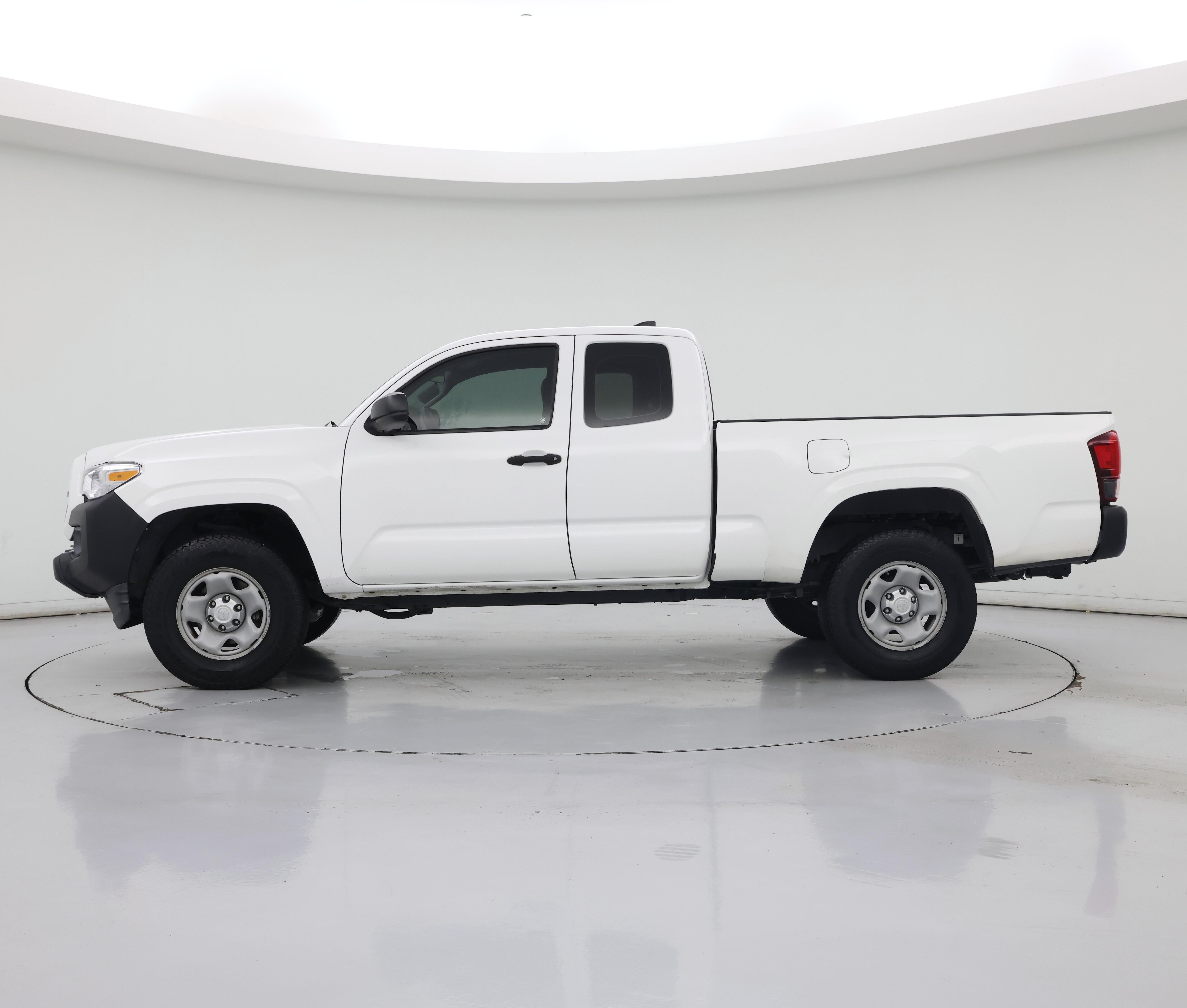 Thumbnail: 2018 Toyota Tacoma - 3