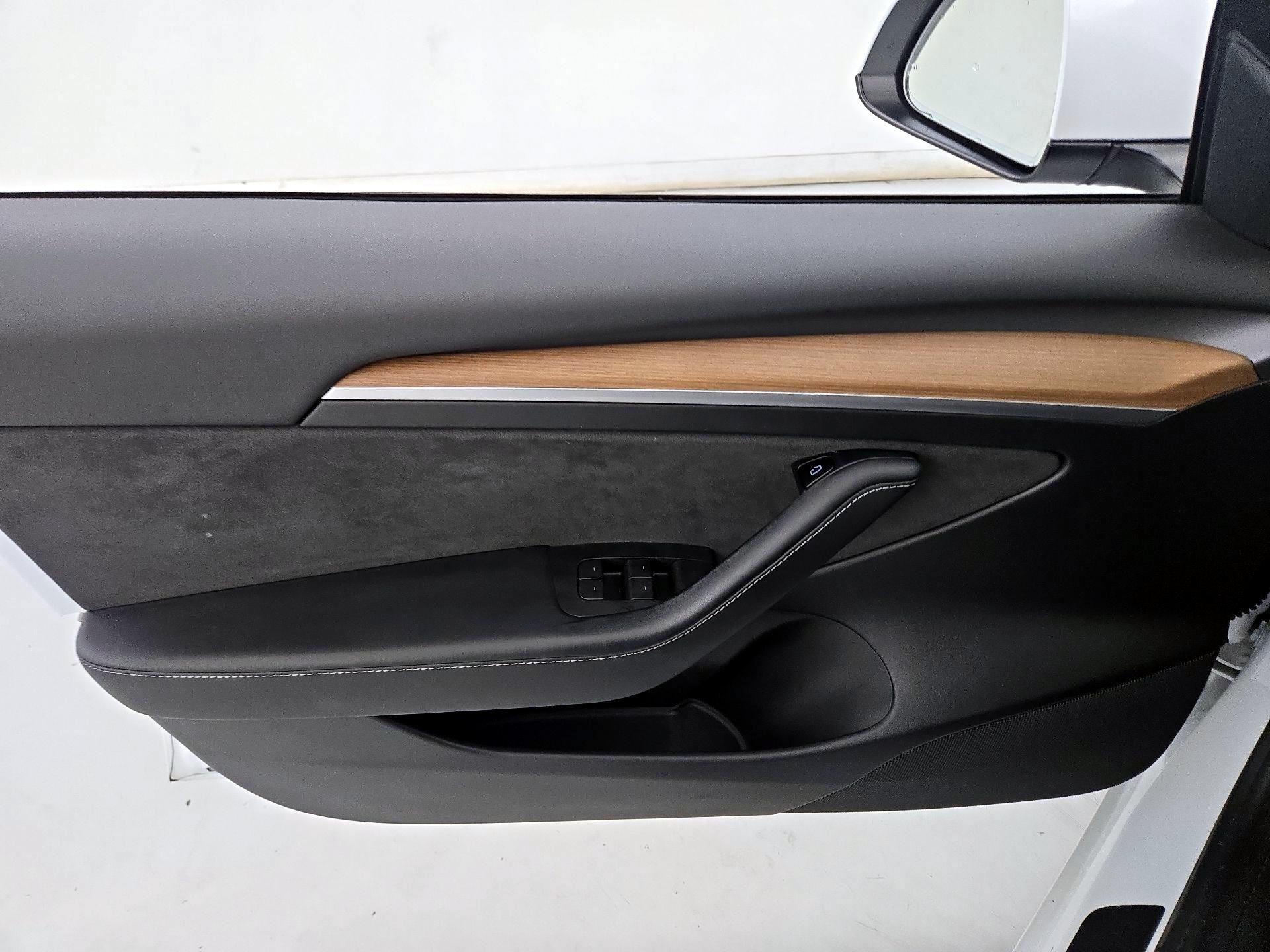 Thumbnail: 2021 Tesla Model 3 - 12