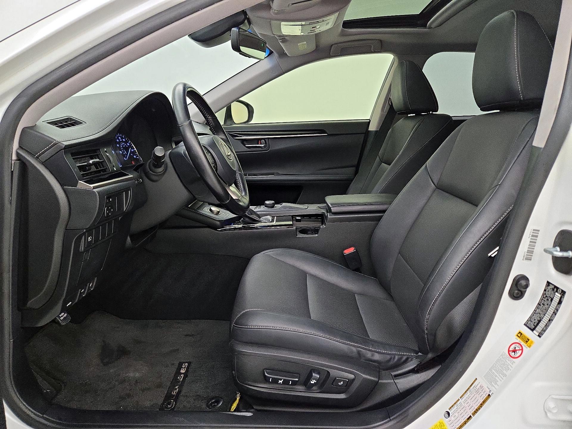 Thumbnail: 2017 Lexus ES - 11