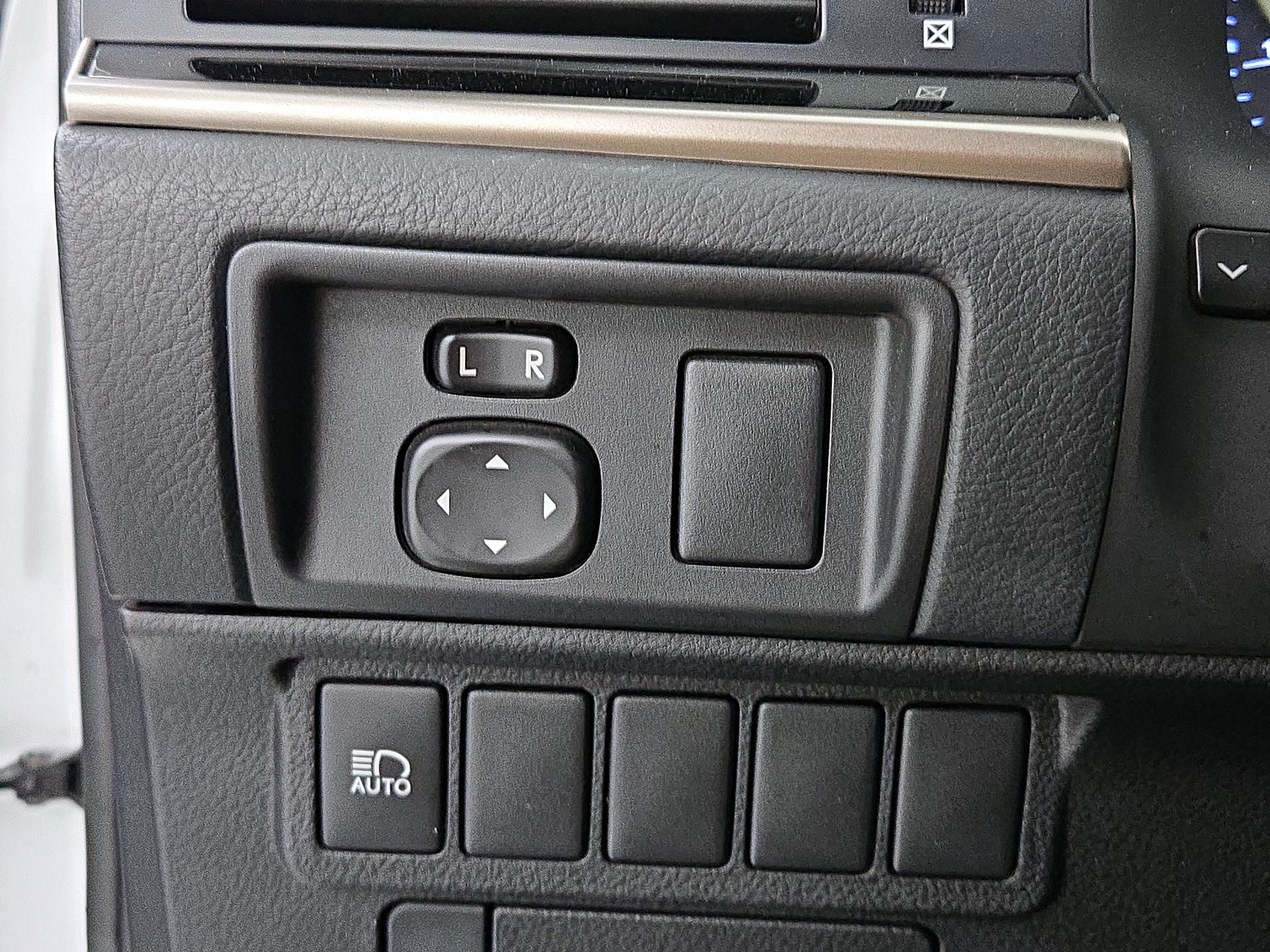 Thumbnail: 2017 Lexus ES - 13