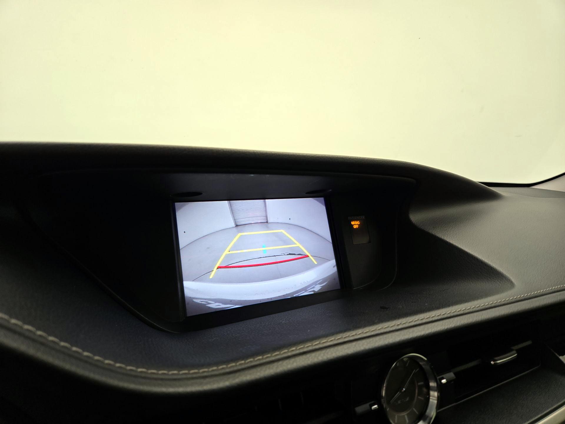 Thumbnail: 2017 Lexus ES - 15