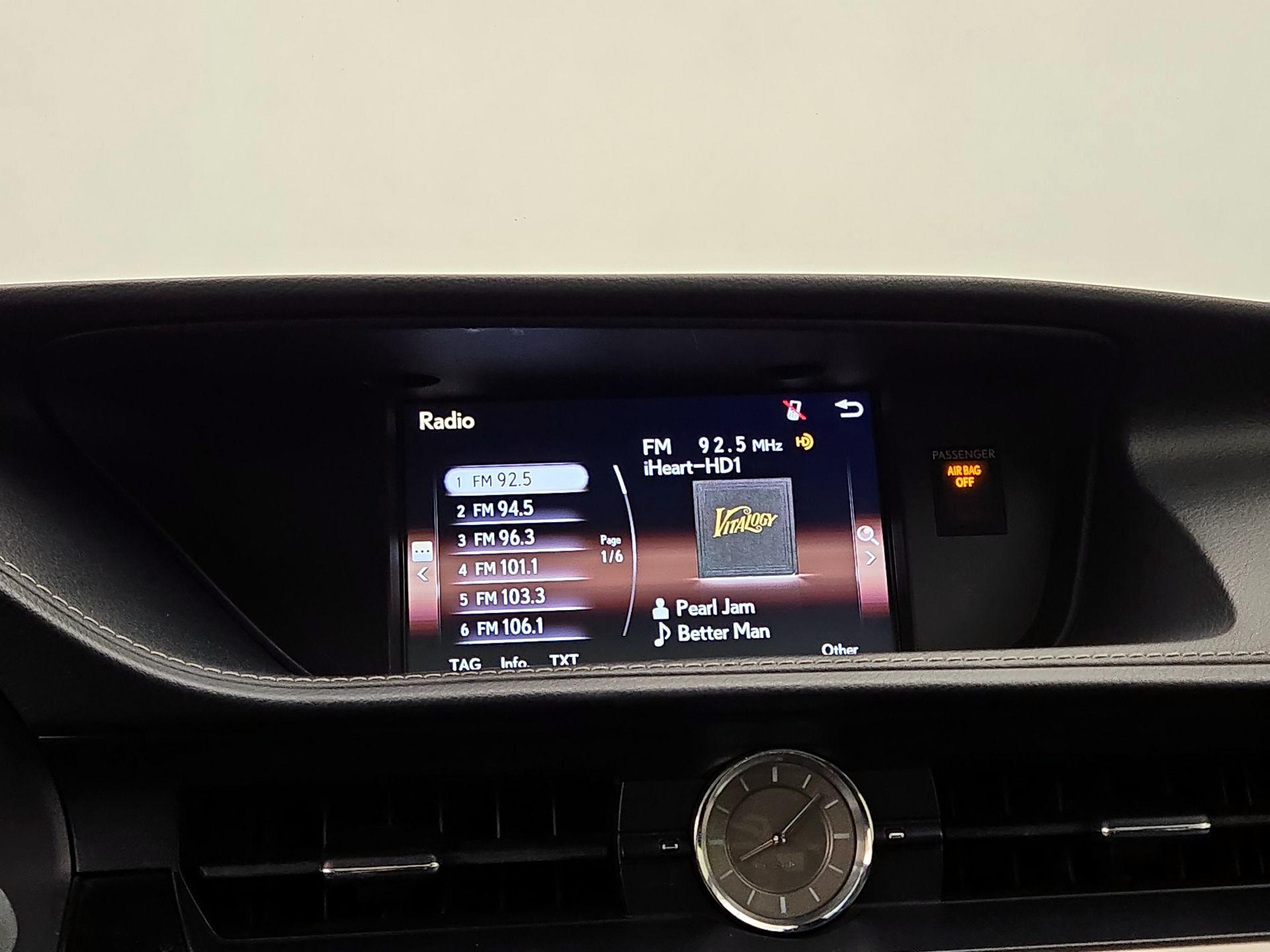 Thumbnail: 2017 Lexus ES - 16