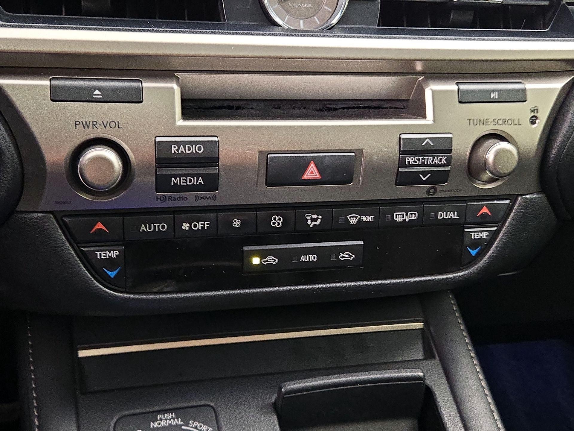 Thumbnail: 2017 Lexus ES - 17