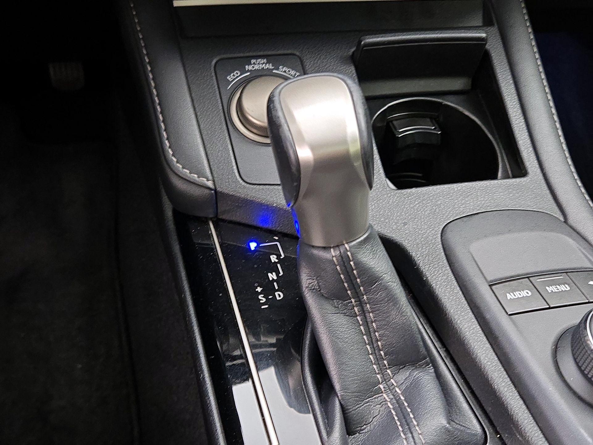 Thumbnail: 2017 Lexus ES - 18