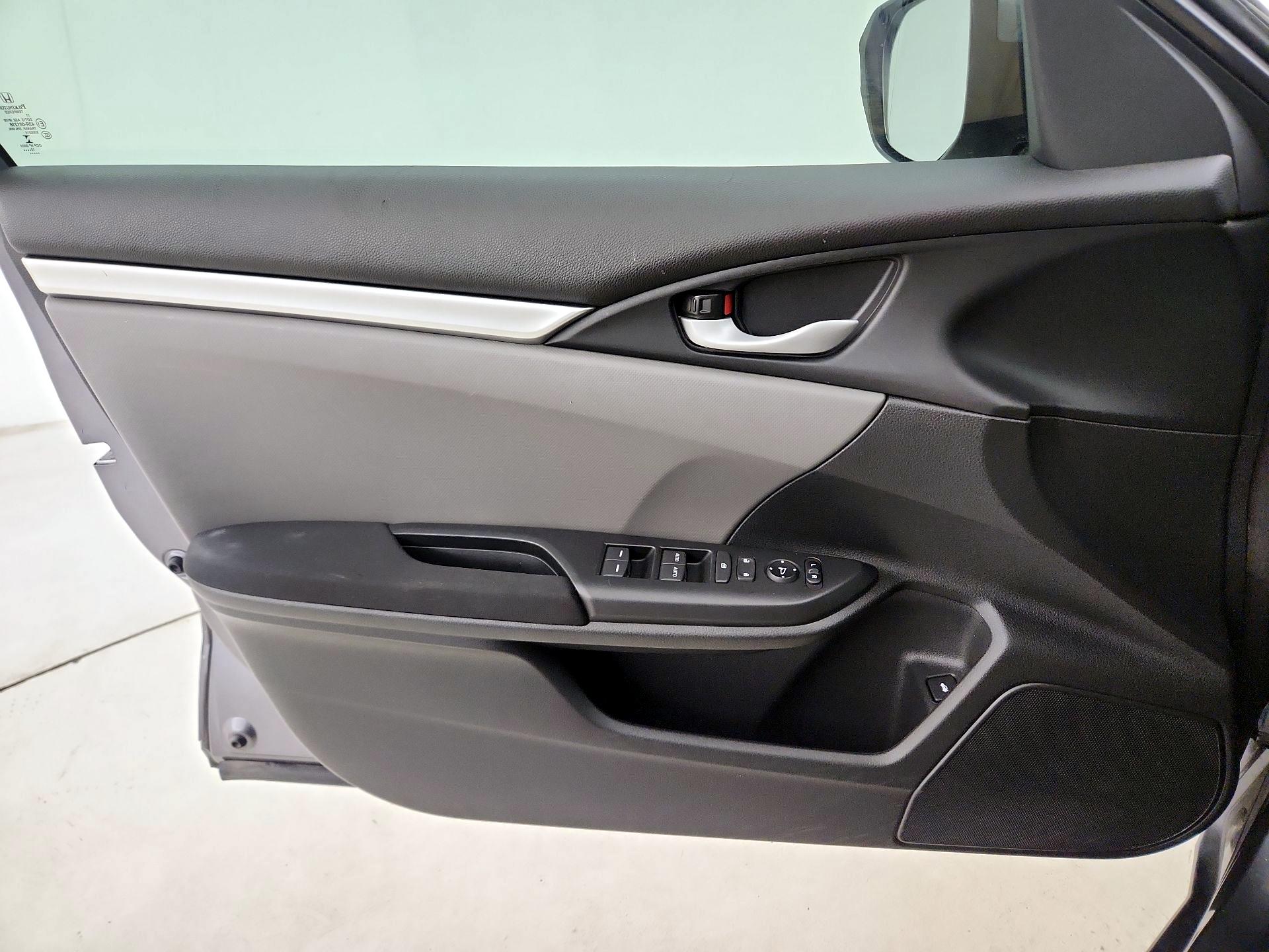 Thumbnail: 2016 Honda Civic - 12