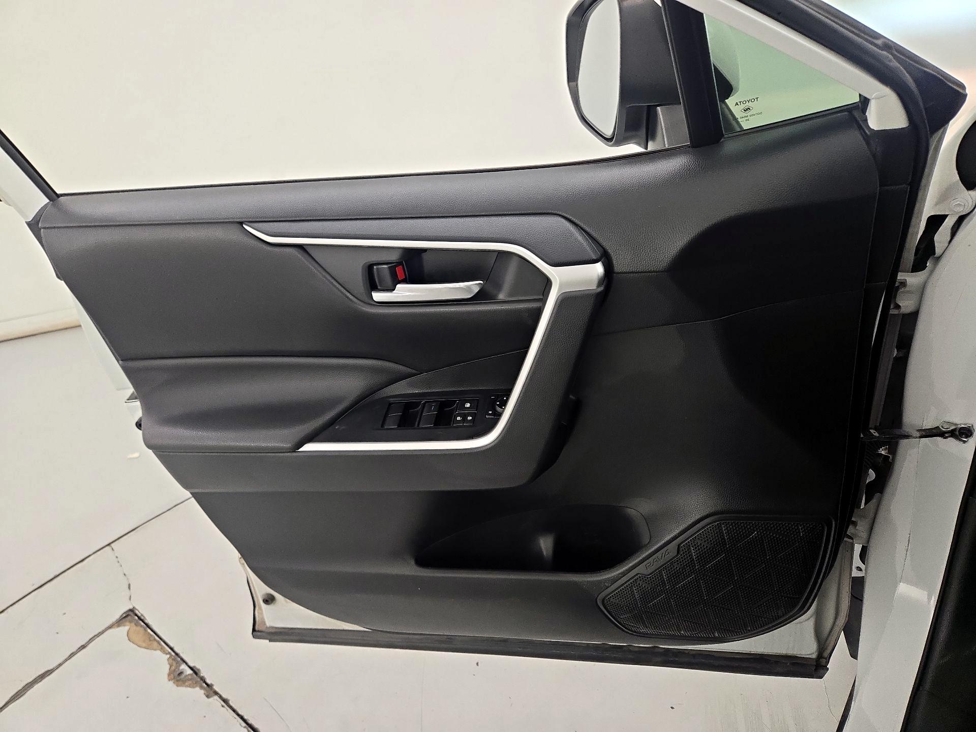 Thumbnail: 2021 Toyota RAV4 - 12