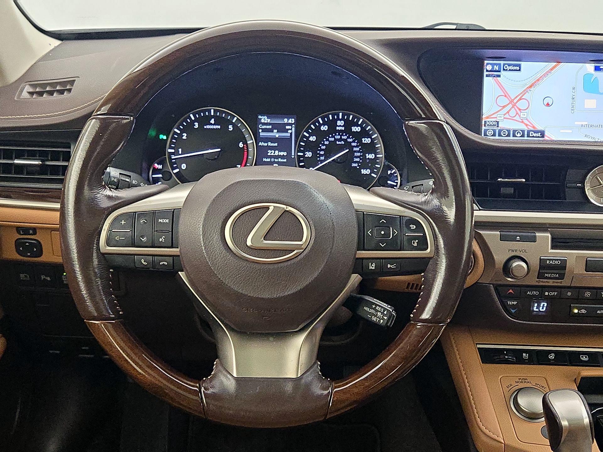 Thumbnail: 2016 Lexus ES - 10