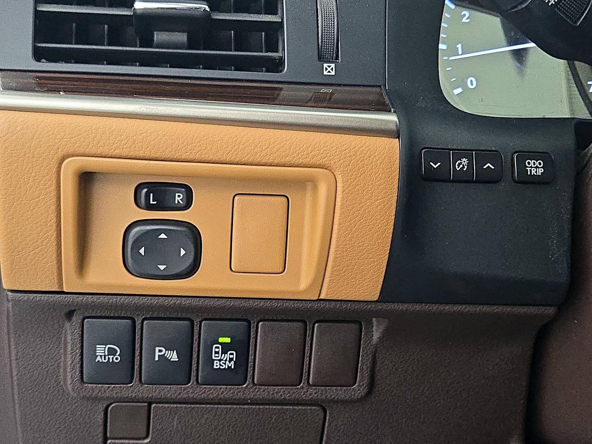 Thumbnail: 2016 Lexus ES - 13