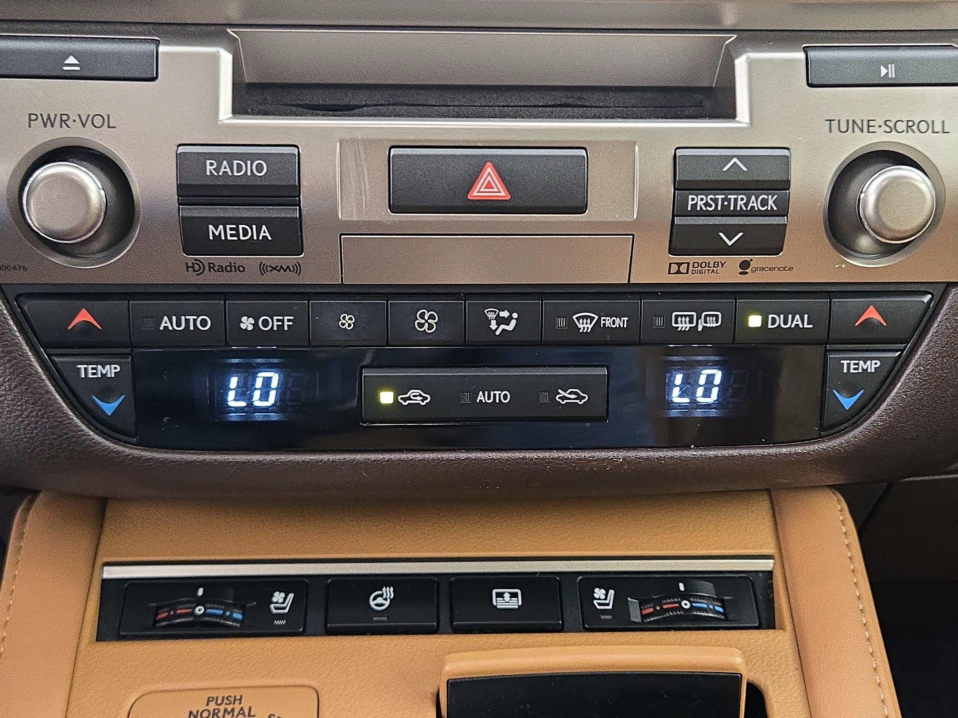 Thumbnail: 2016 Lexus ES - 17