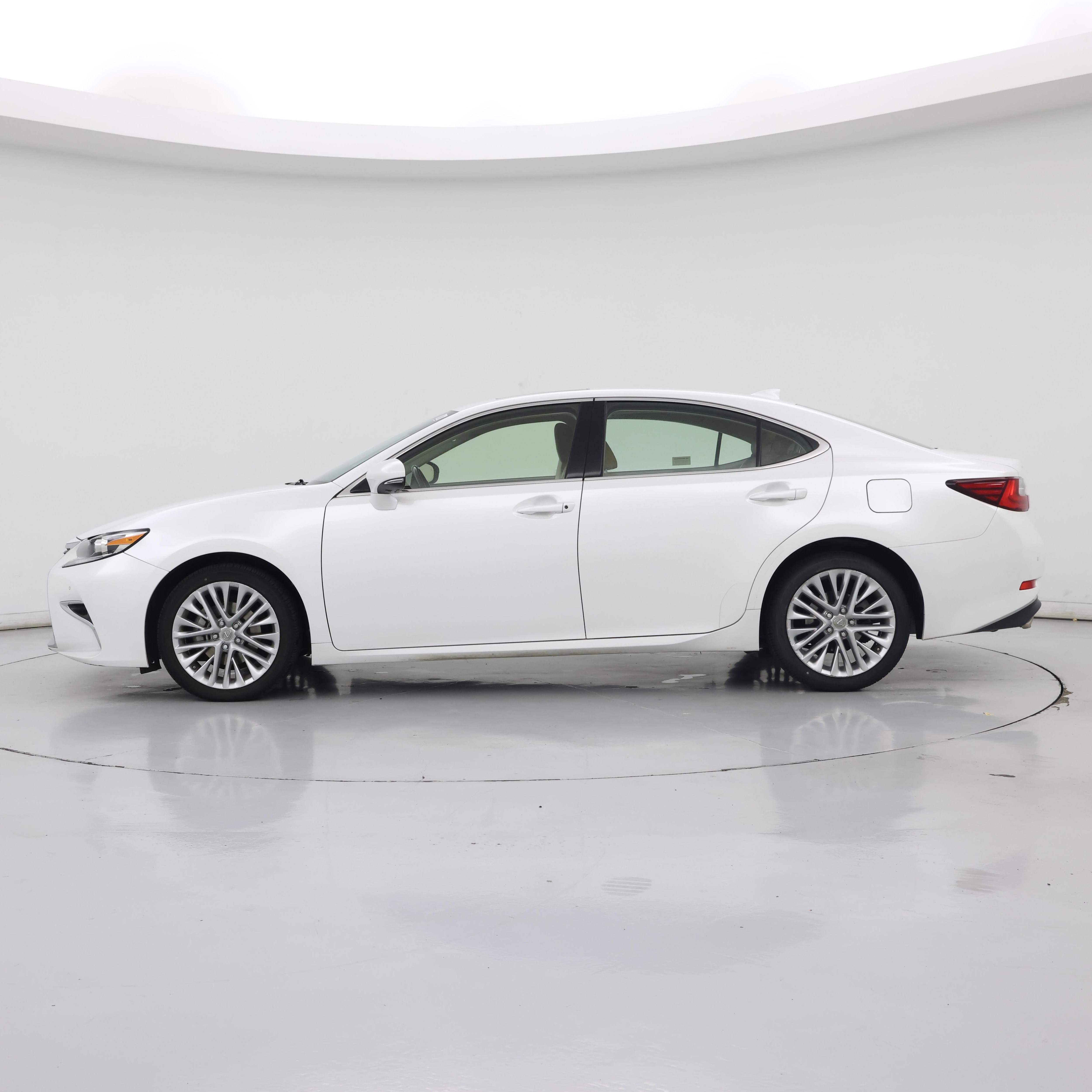 Thumbnail: 2016 Lexus ES - 3
