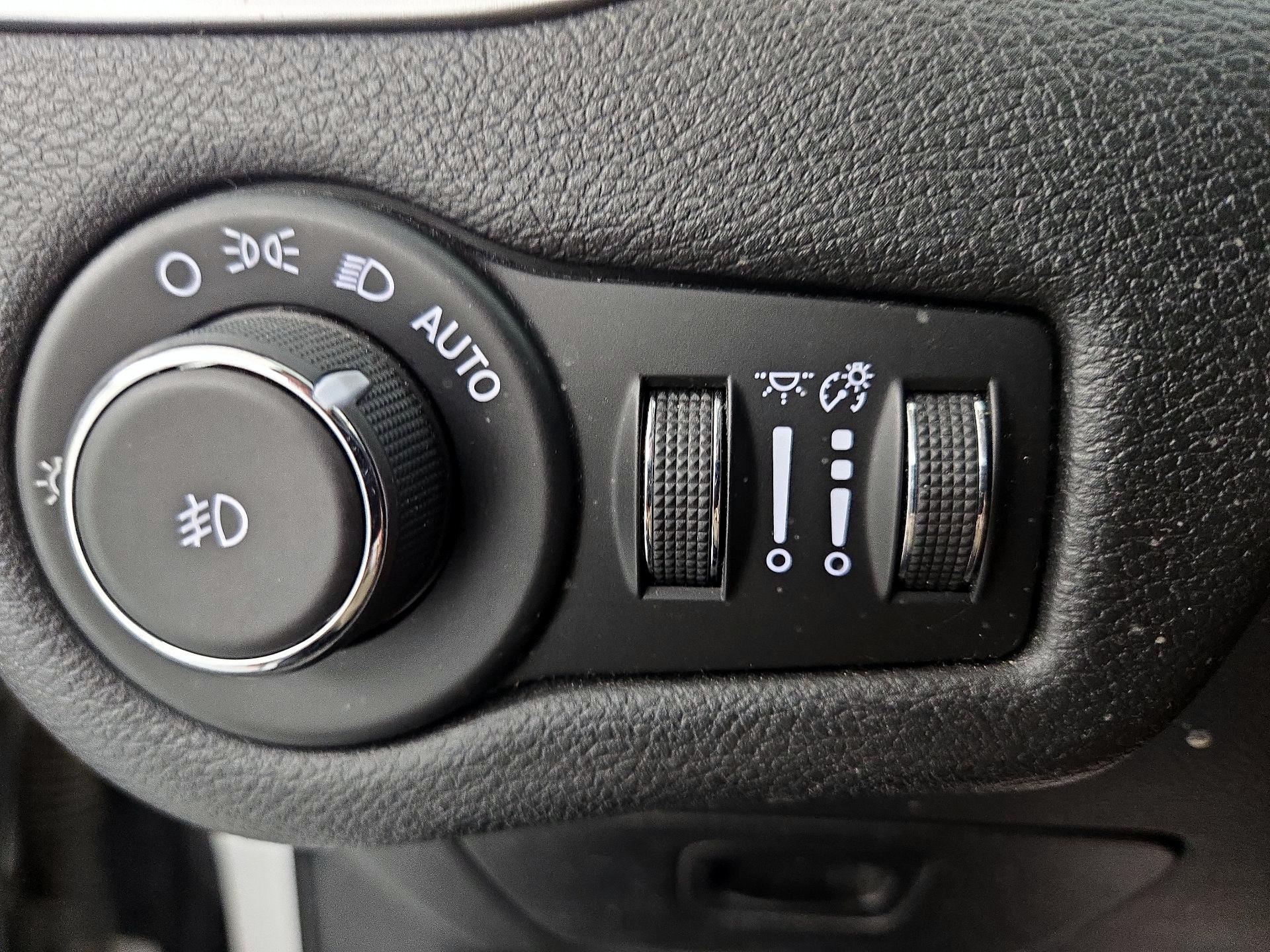 Thumbnail: 2017 Jeep Cherokee - 13