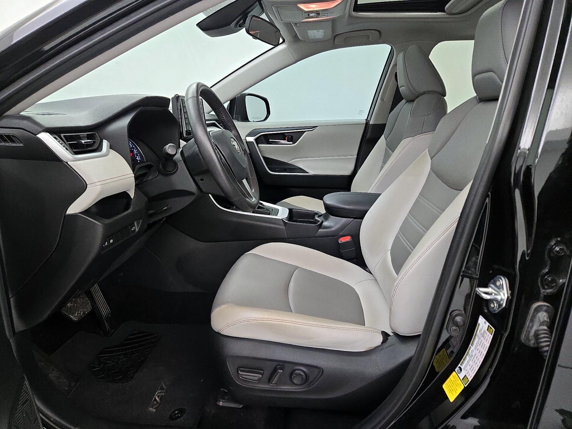 Thumbnail: 2021 Toyota RAV4 - 11
