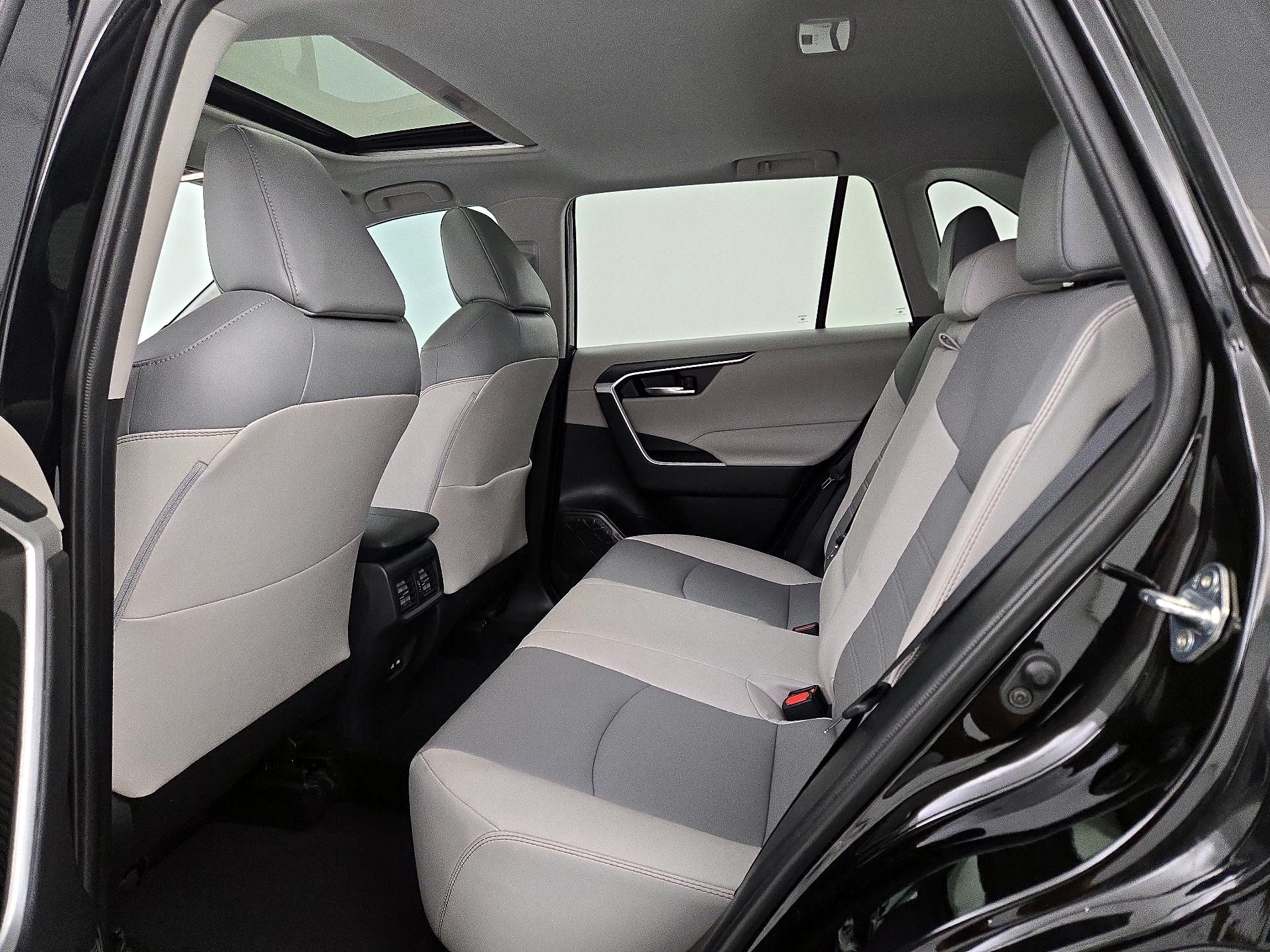 Thumbnail: 2021 Toyota RAV4 - 20