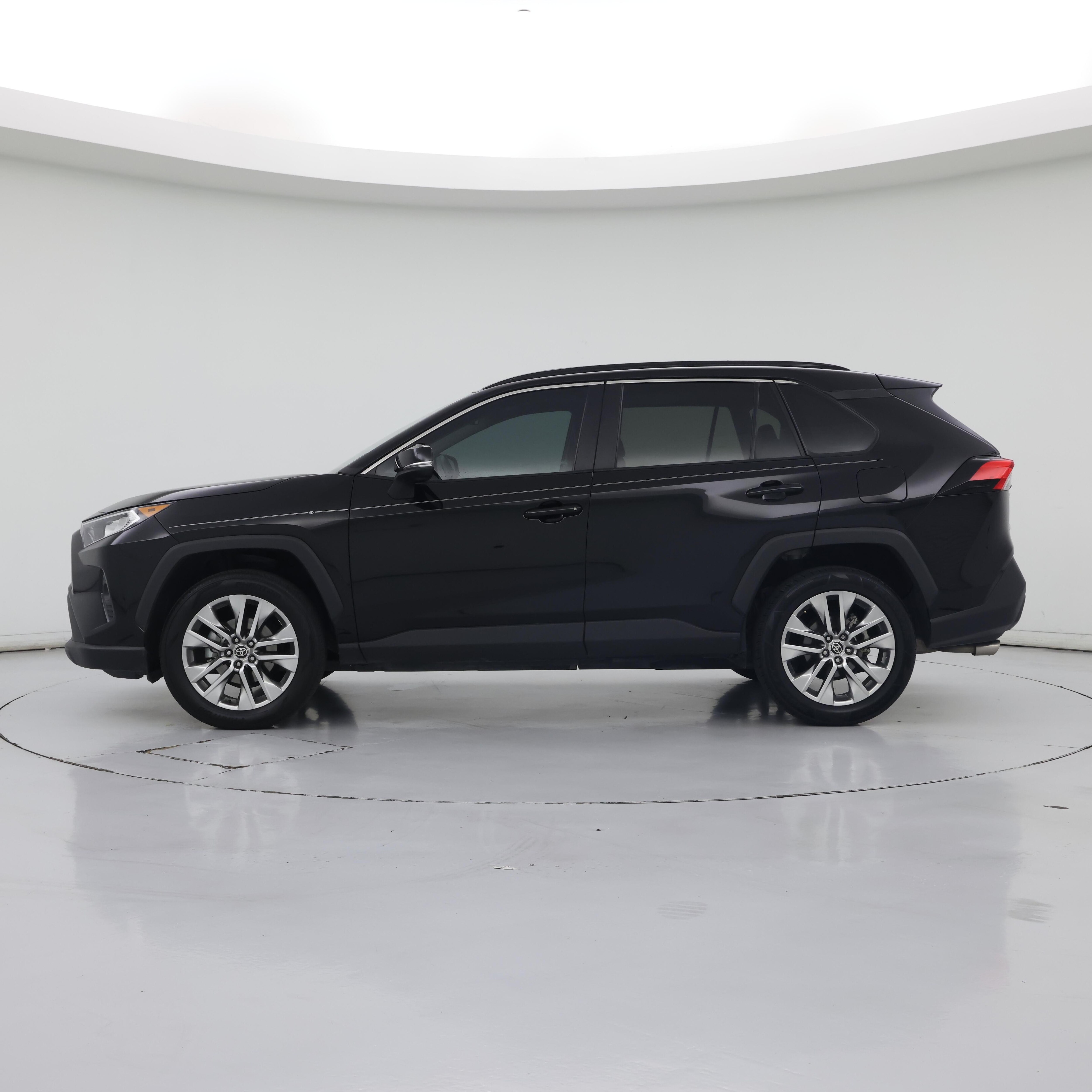 Thumbnail: 2021 Toyota RAV4 - 3