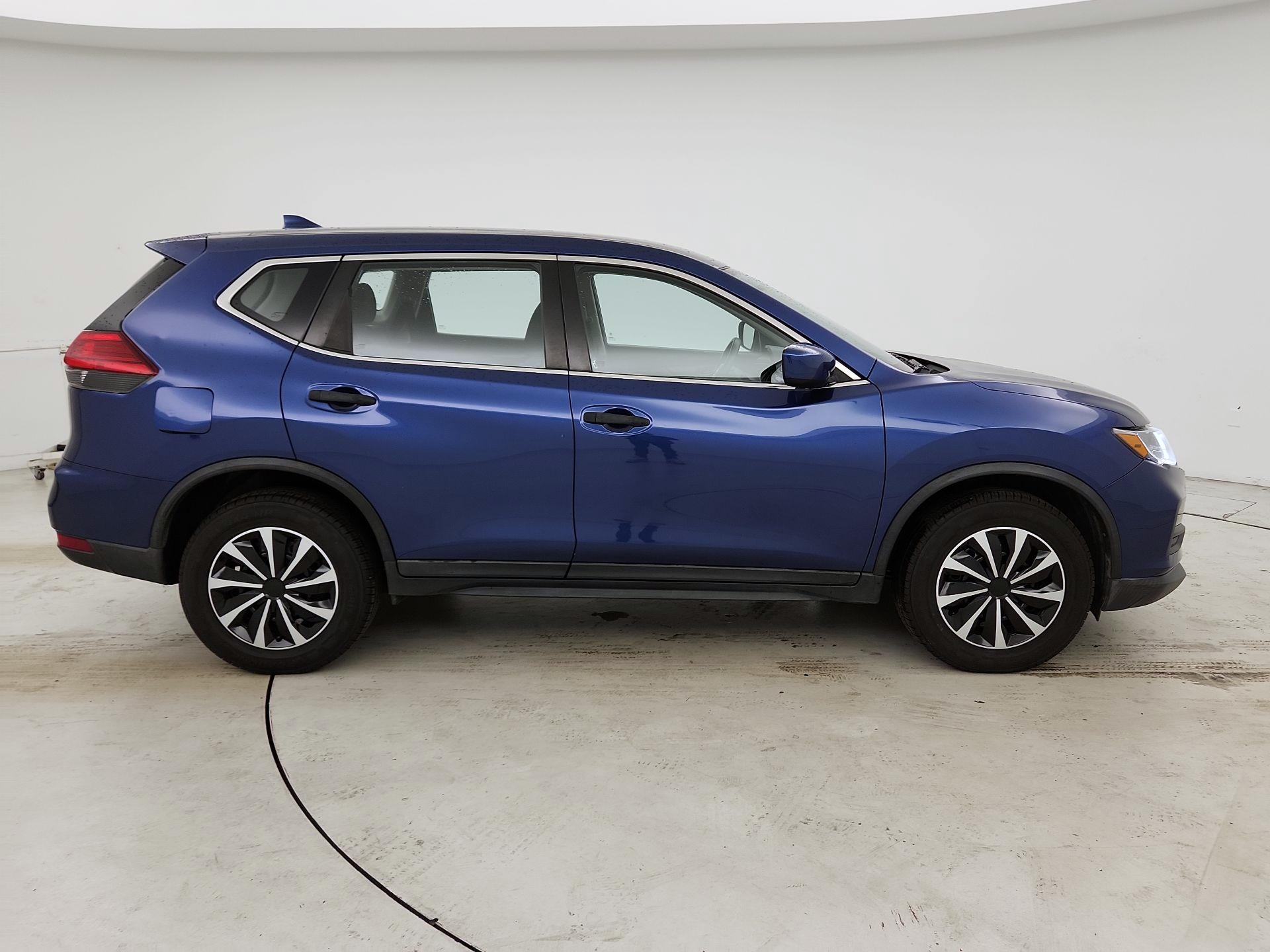 Thumbnail: 2017 Nissan Rogue - 4