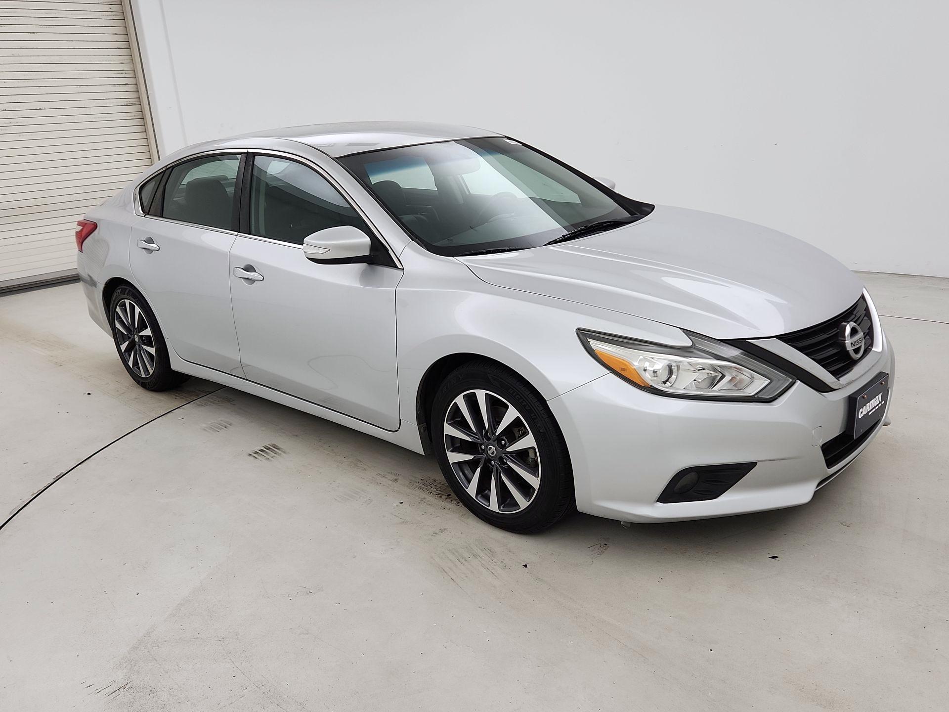 Thumbnail: 2017 Nissan Altima - 1