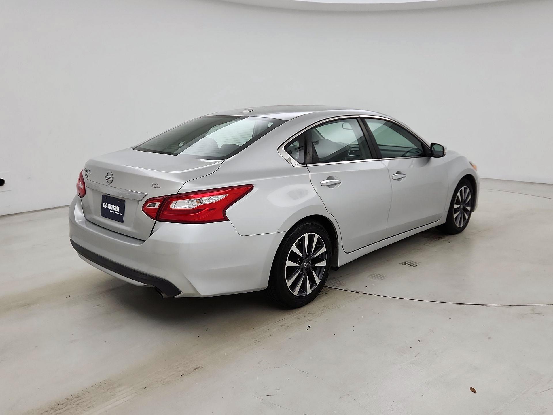 Thumbnail: 2017 Nissan Altima - 5