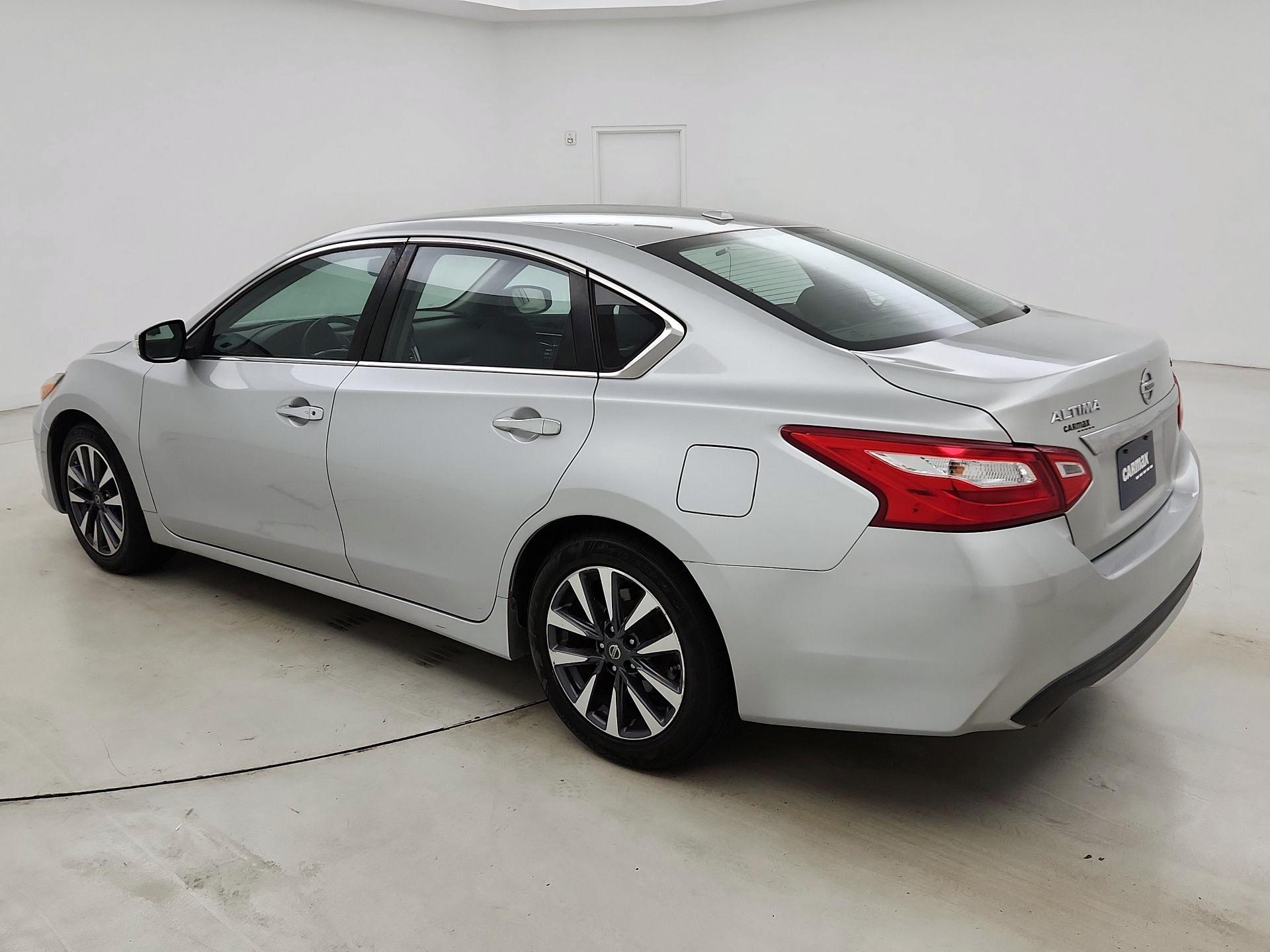 Thumbnail: 2017 Nissan Altima - 7