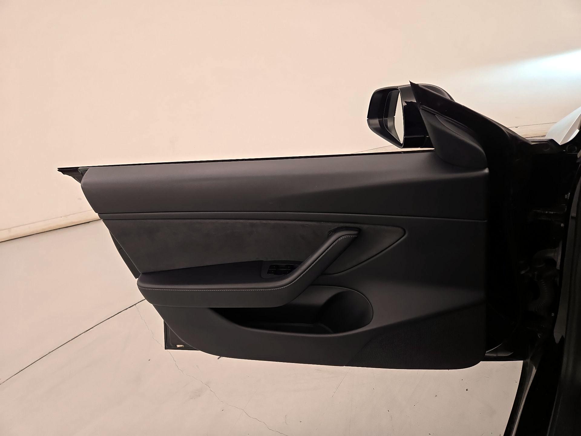Thumbnail: 2021 Tesla Model 3 - 12