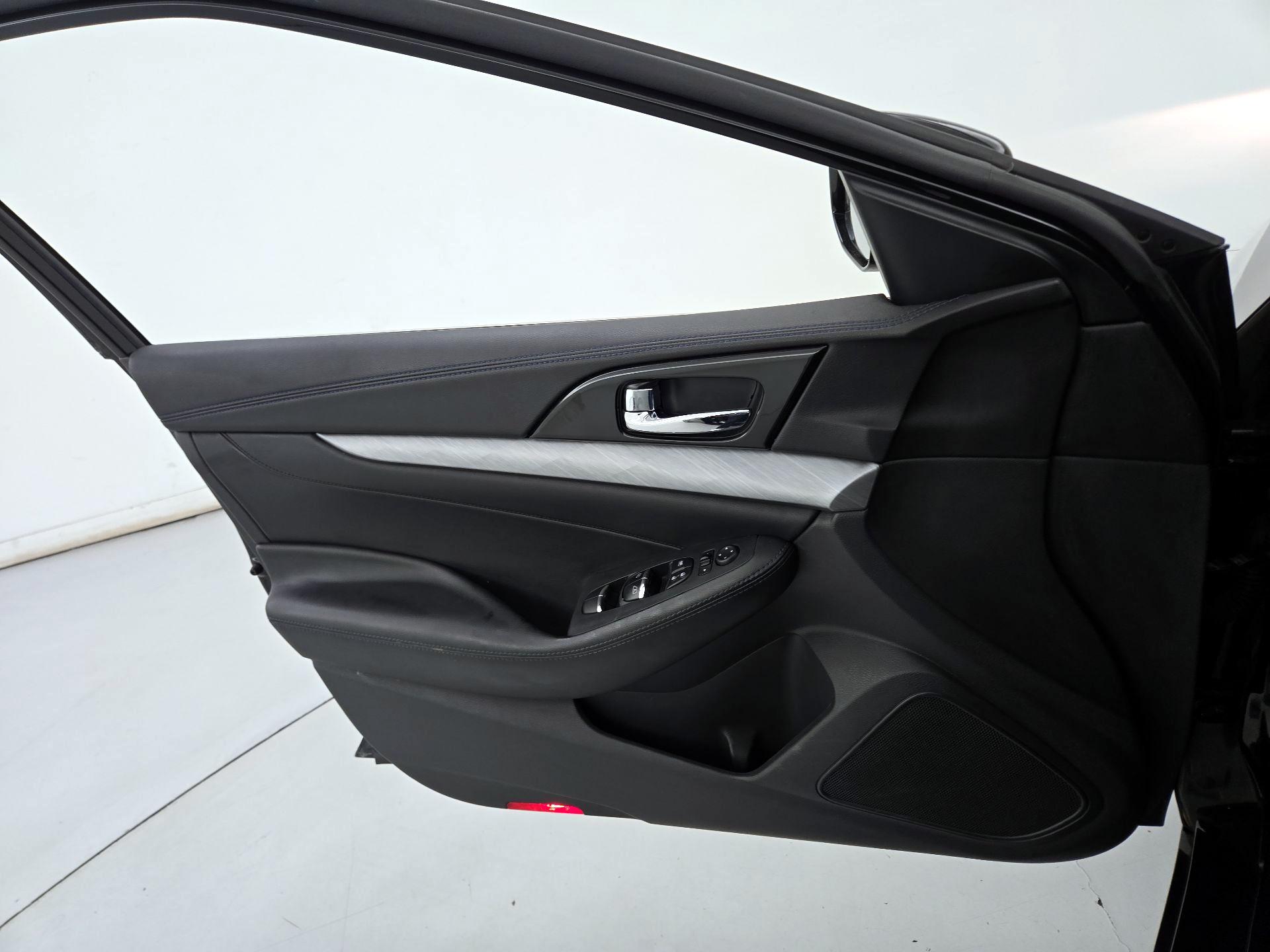 Thumbnail: 2017 Nissan Maxima - 12
