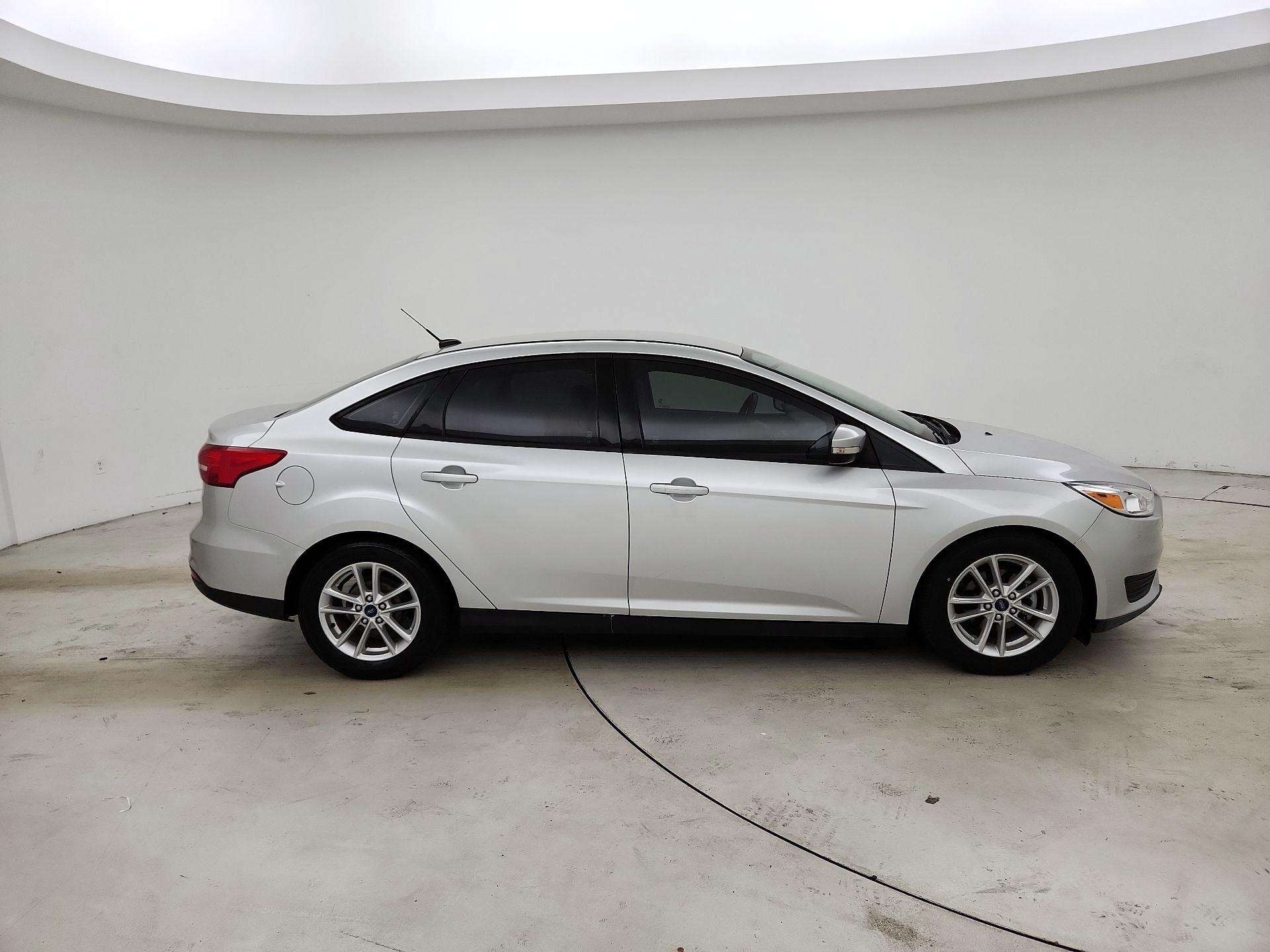 Thumbnail: 2017 Ford Focus - 4