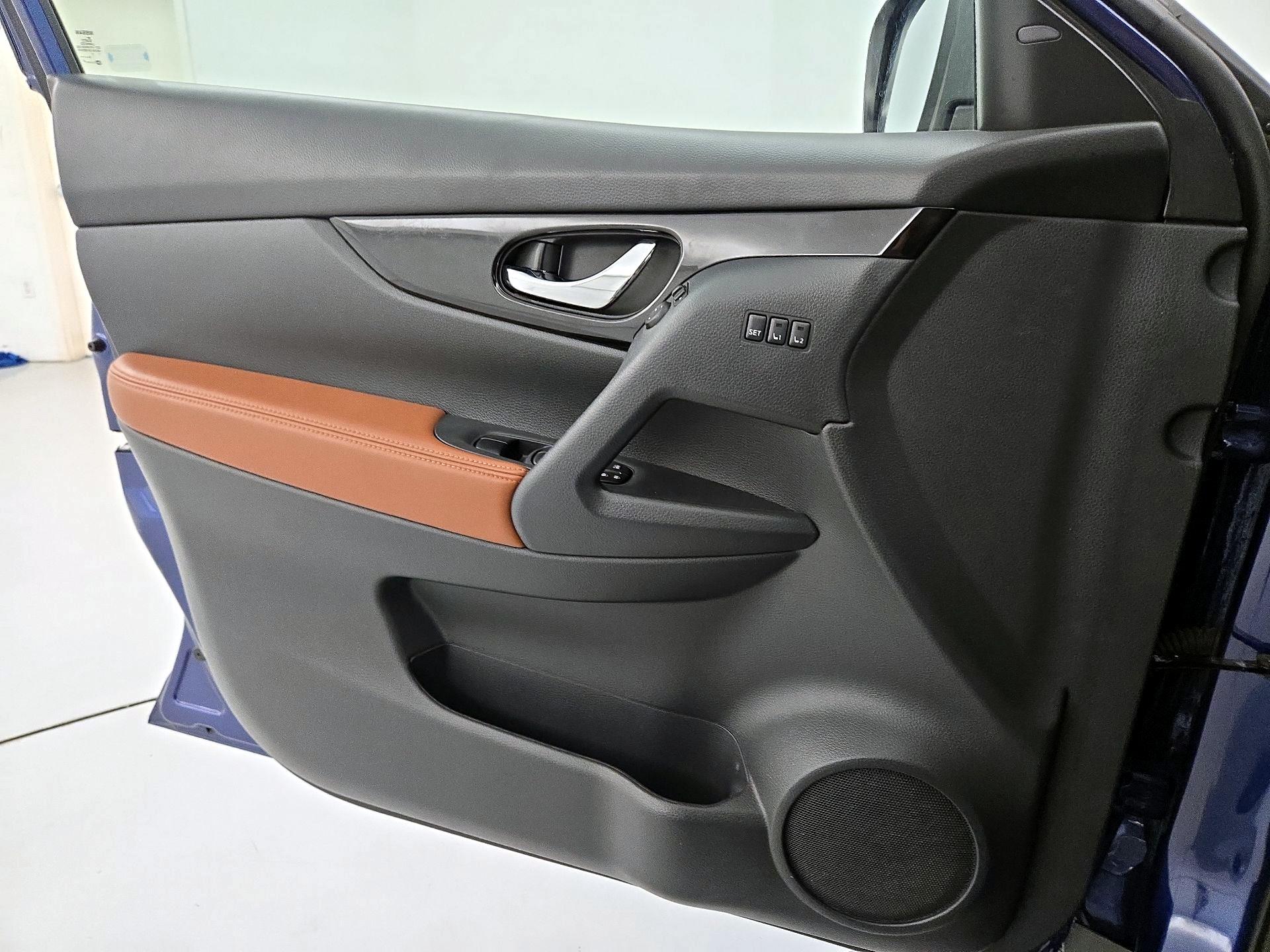 Thumbnail: 2019 Nissan Rogue - 12