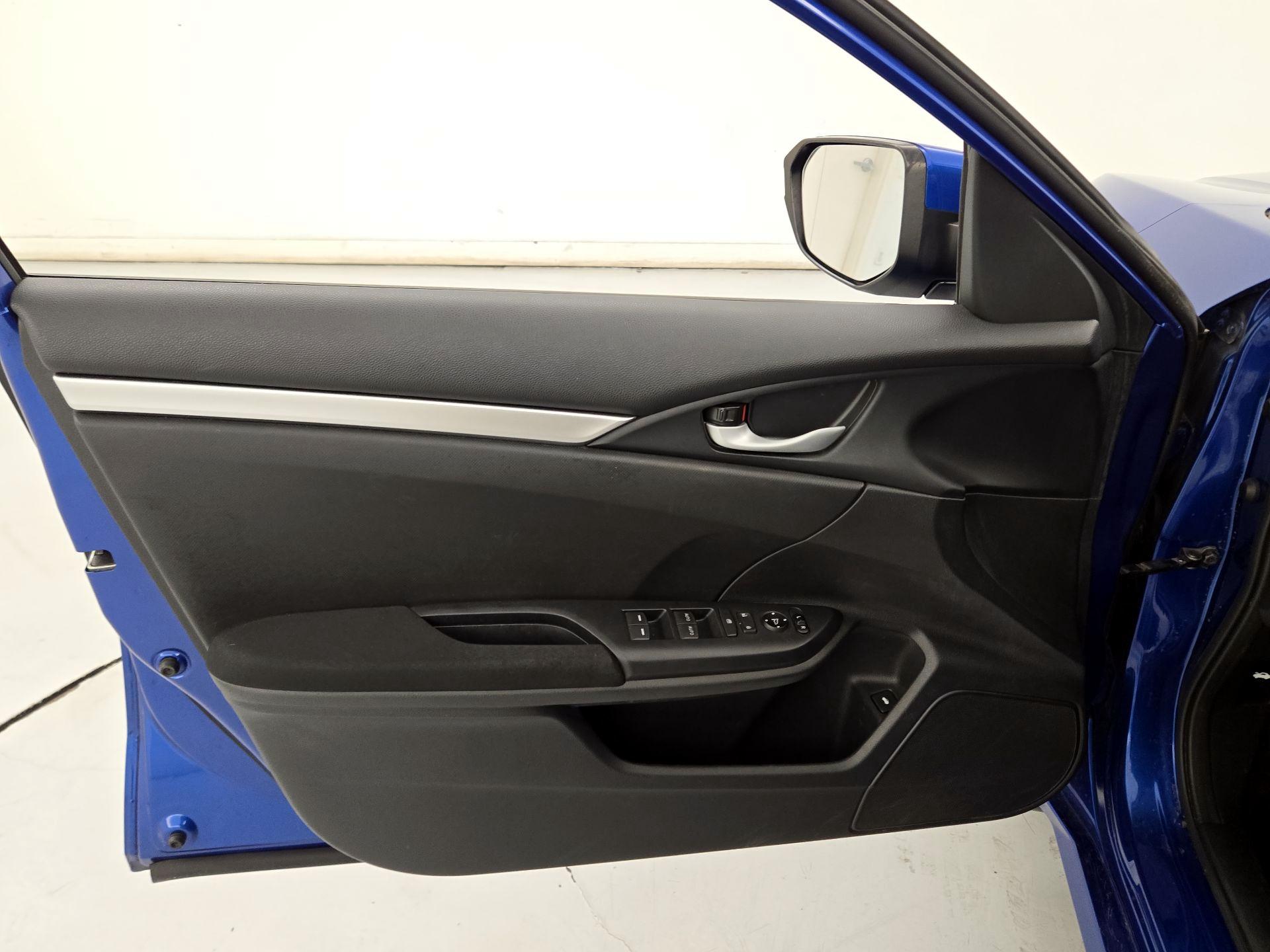 Thumbnail: 2016 Honda Civic - 12
