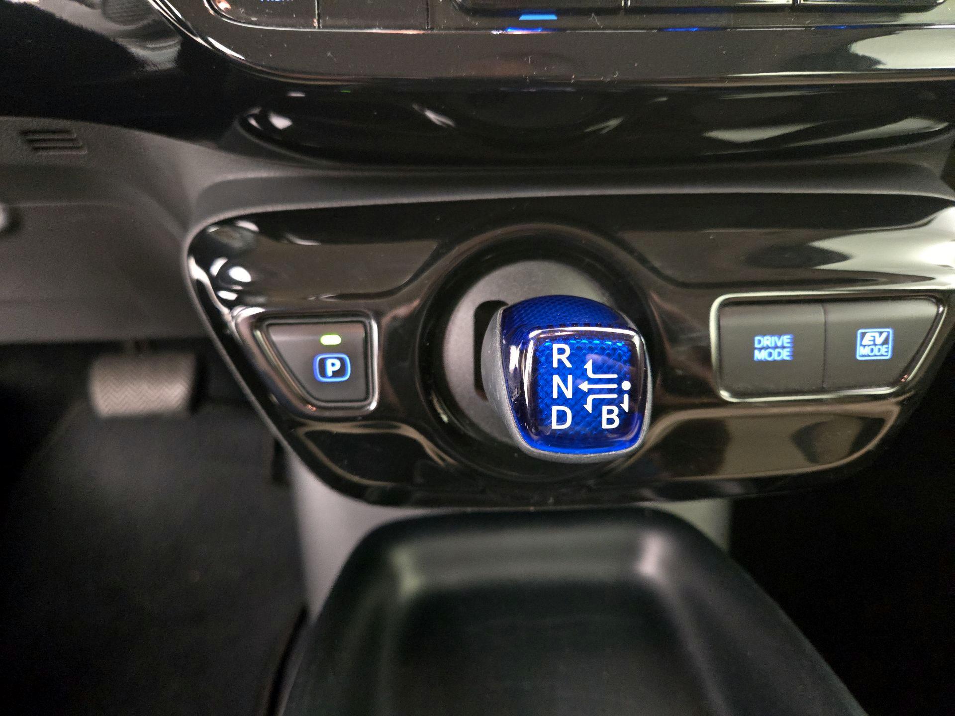 Thumbnail: 2018 Toyota Prius - 17