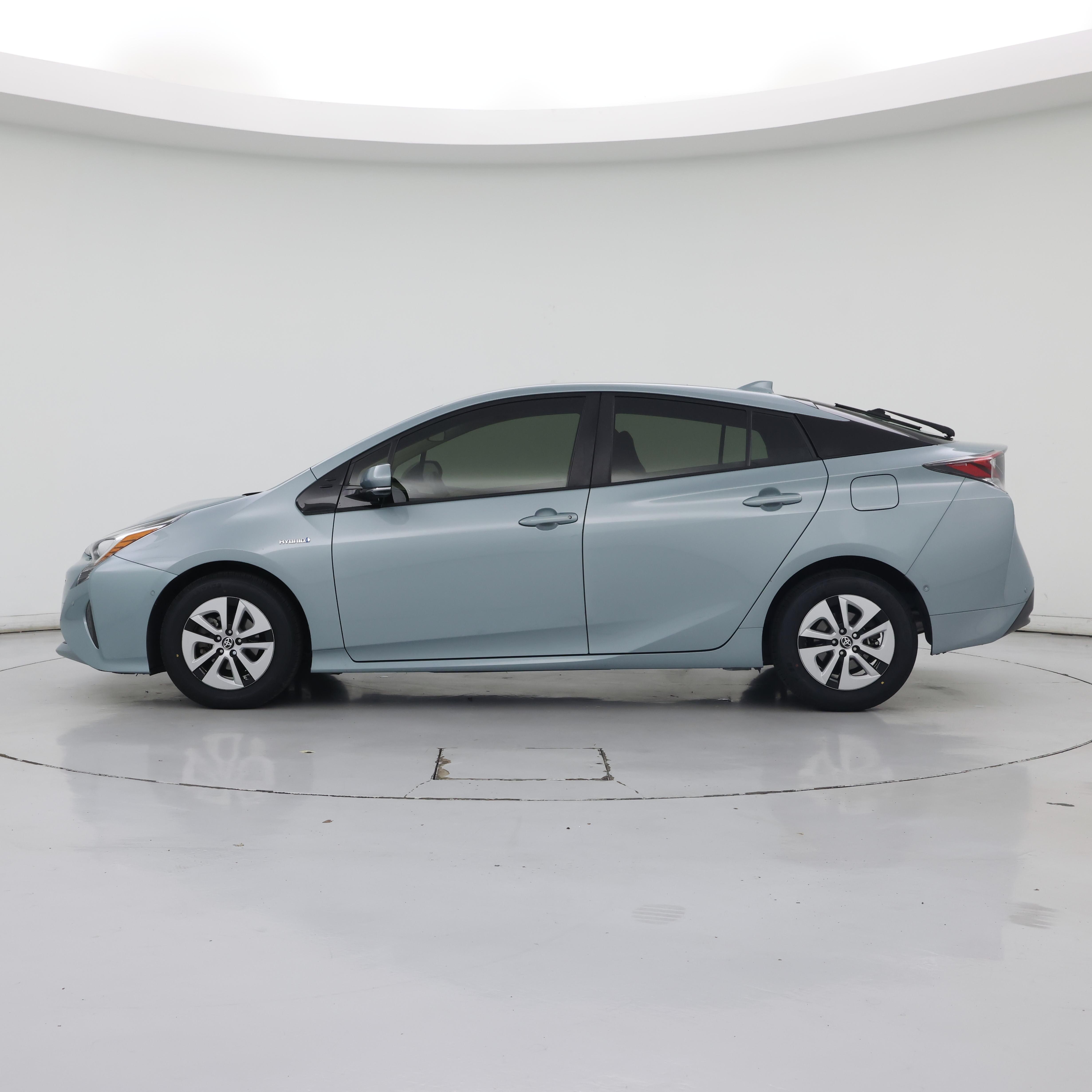 Thumbnail: 2018 Toyota Prius - 3