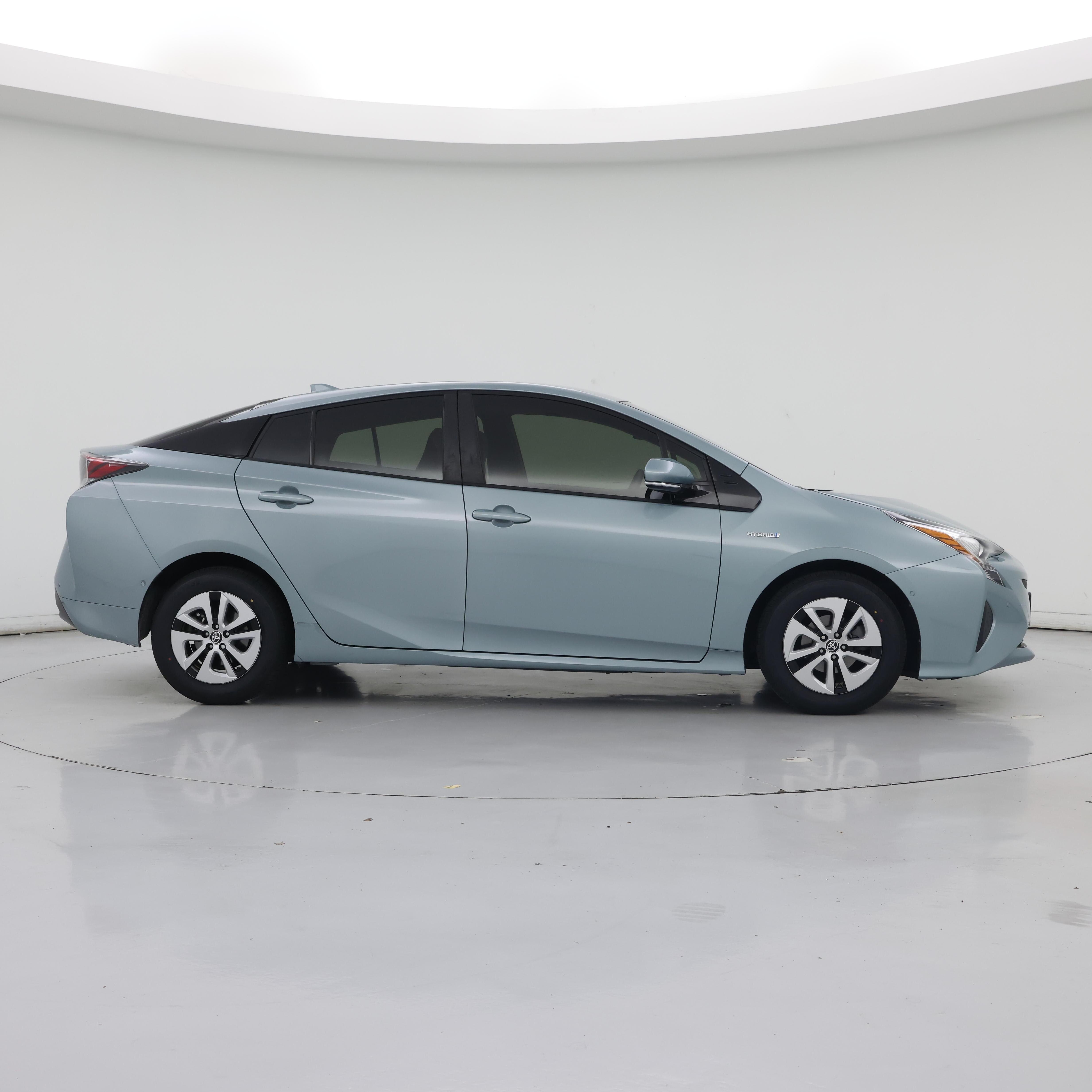 Thumbnail: 2018 Toyota Prius - 7