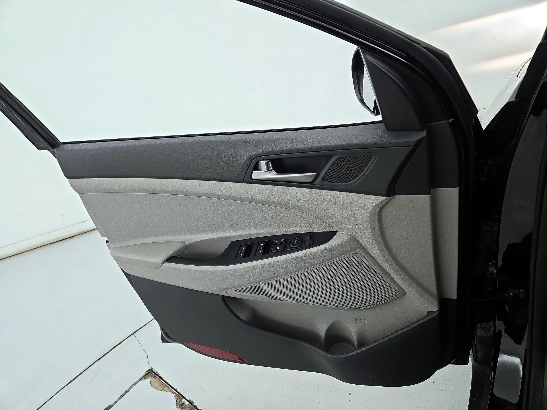 Thumbnail: 2018 Hyundai Tucson - 12