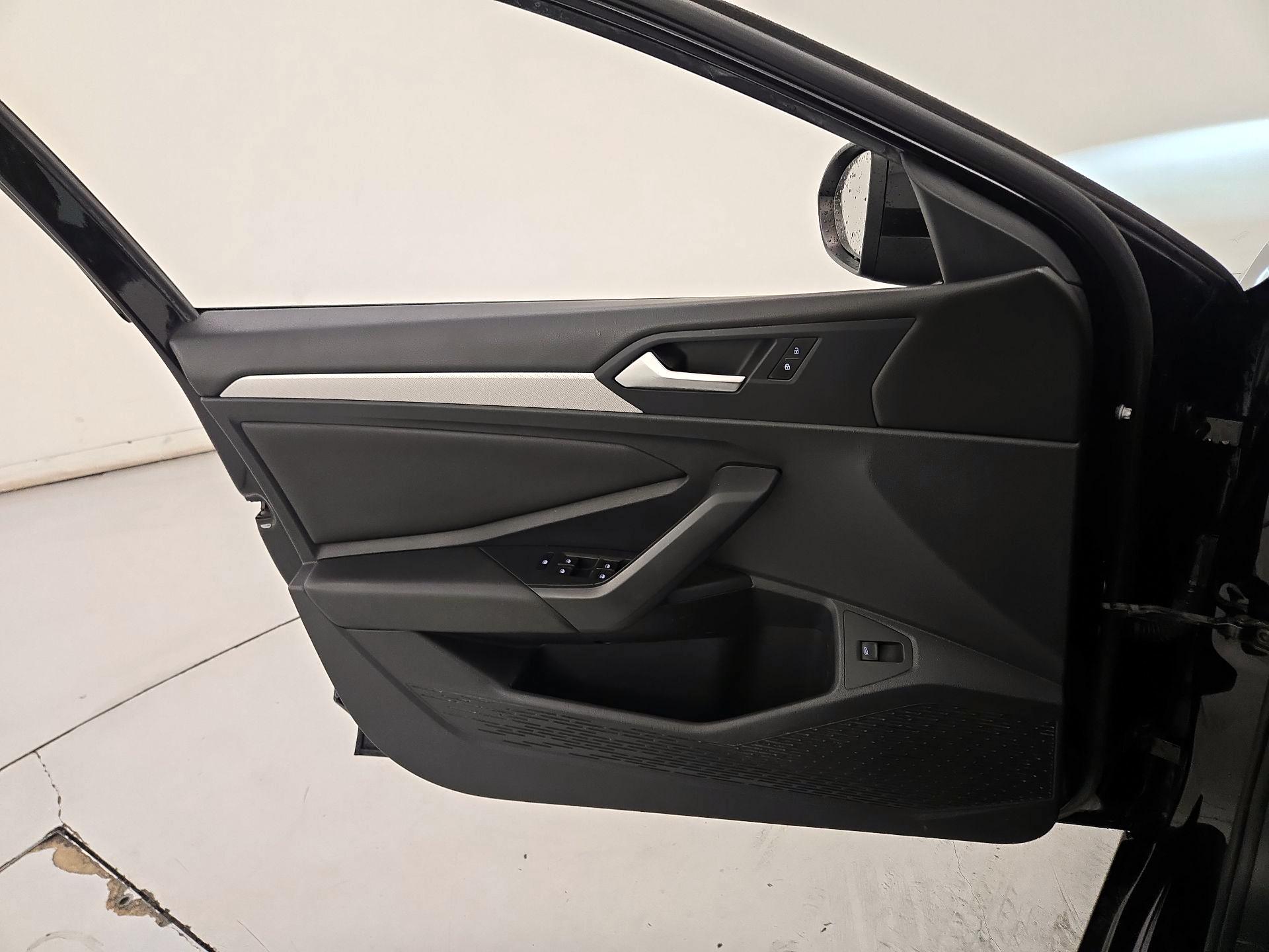 Thumbnail: 2019 Volkswagen Jetta - 12