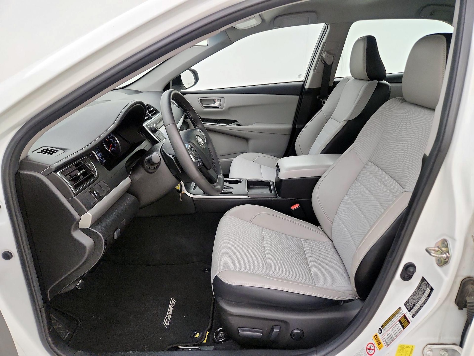 2017 Toyota Camry SE - Photo 12