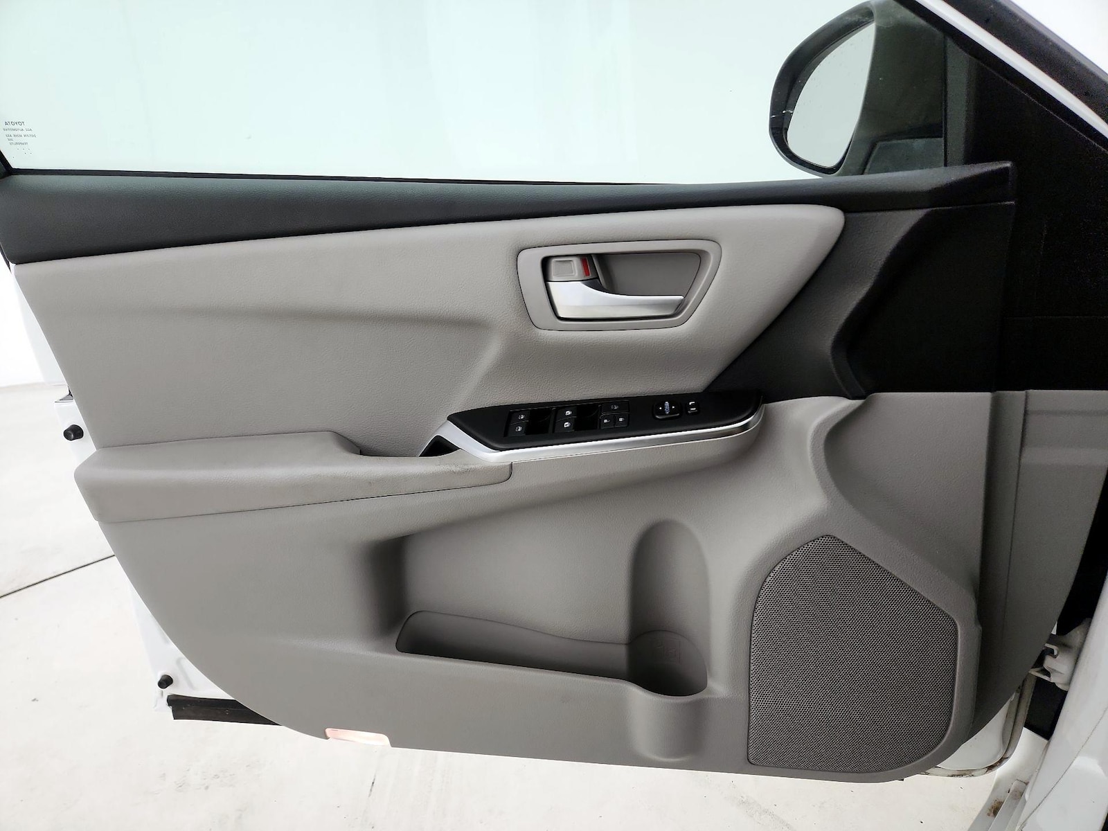 2017 Toyota Camry SE - Photo 13