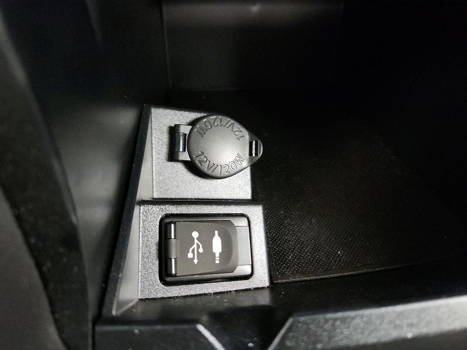 2017 Toyota Camry SE - Photo 19