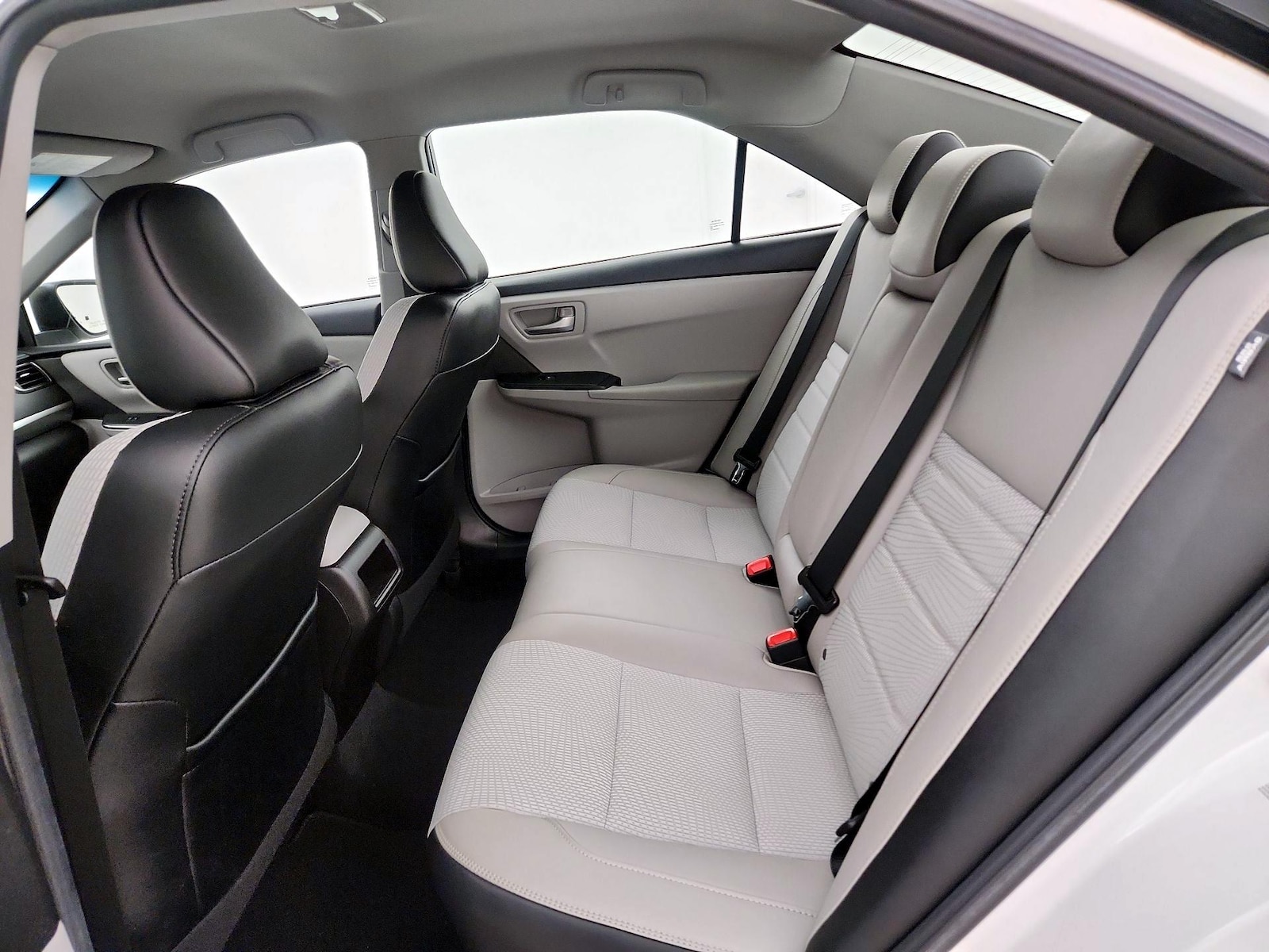 2017 Toyota Camry SE - Photo 20