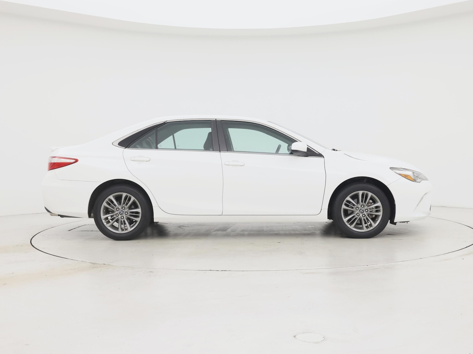 2017 Toyota Camry SE - Photo 8