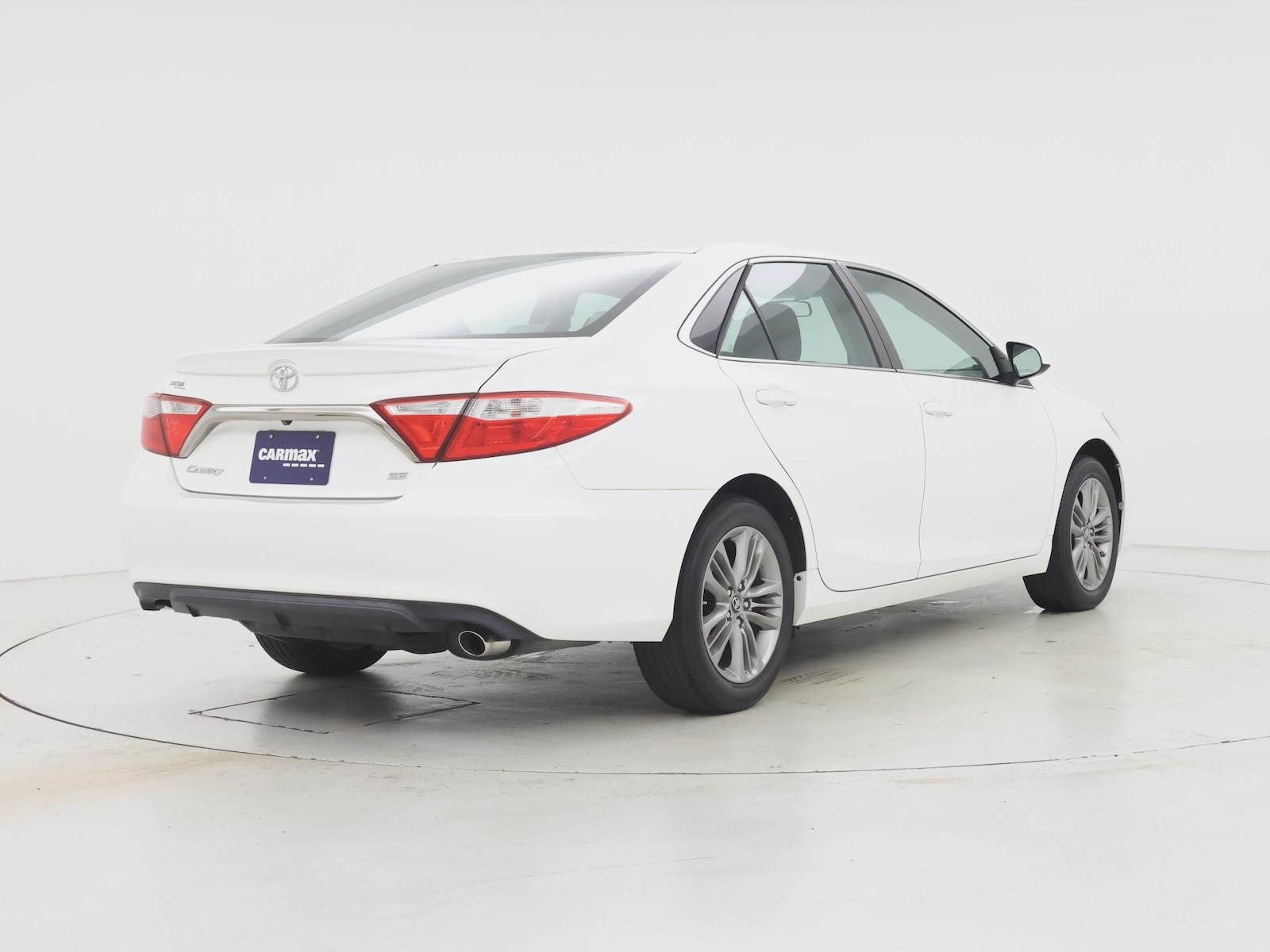 2017 Toyota Camry SE - Photo 9