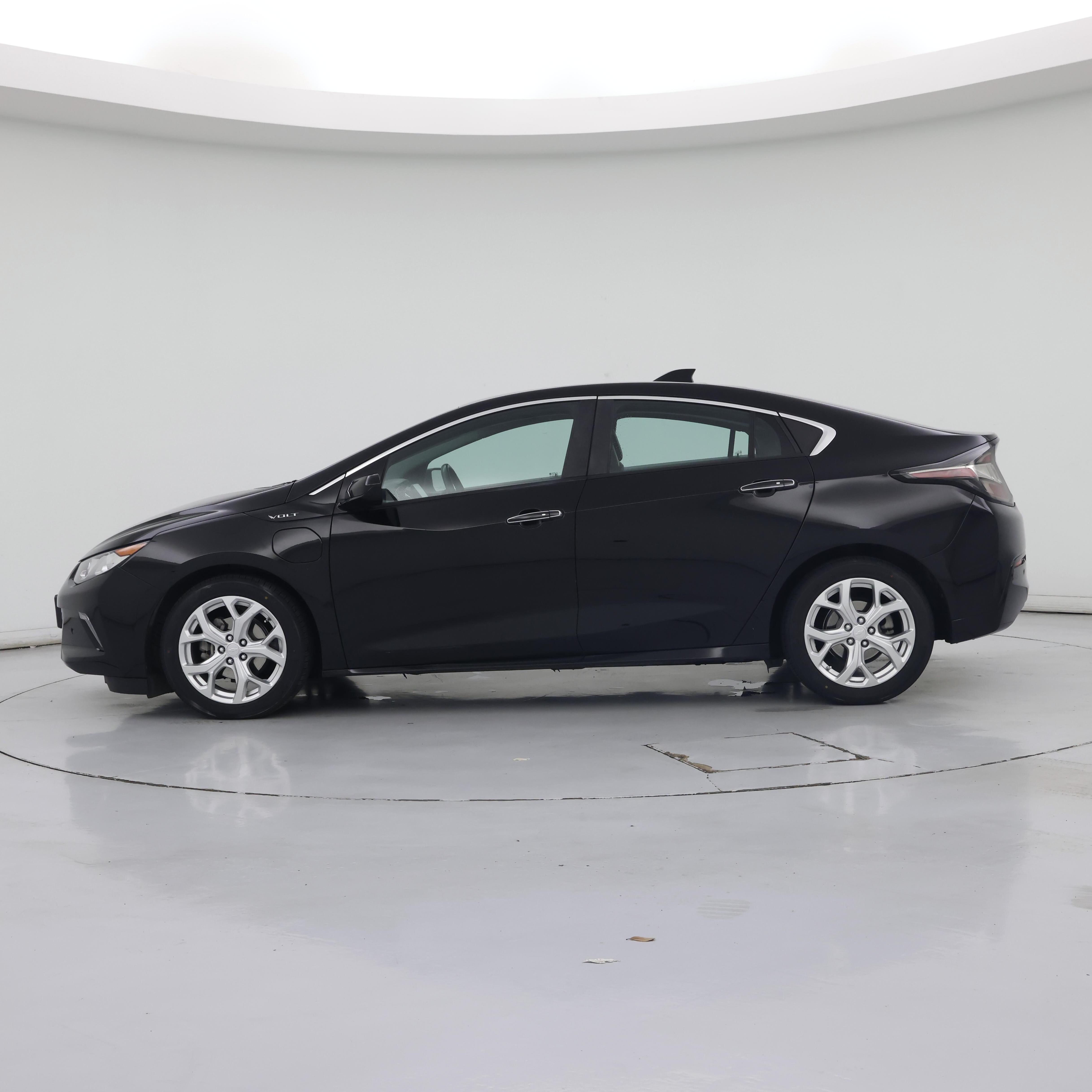 Thumbnail: 2017 Chevrolet Volt - 3