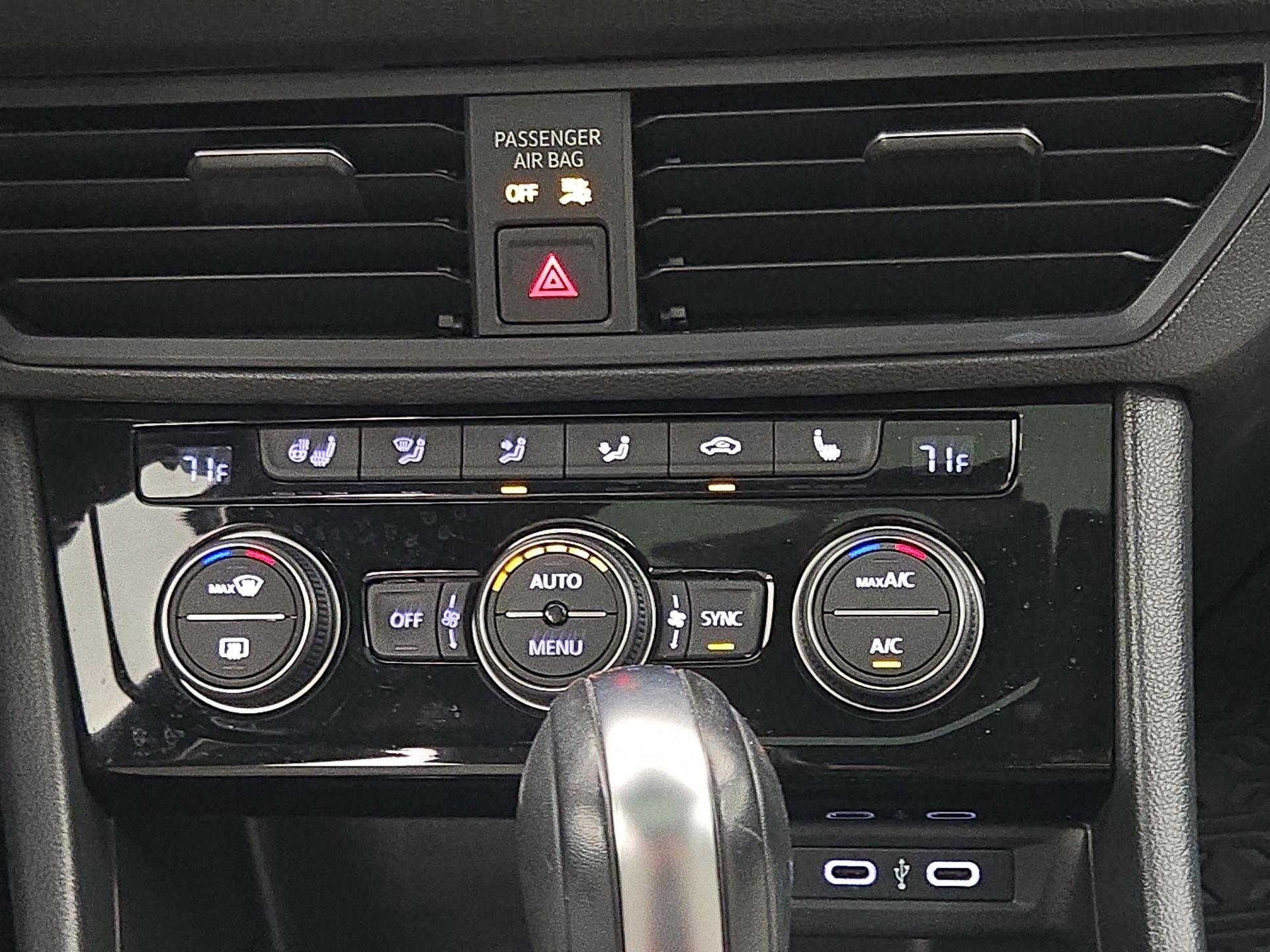 Thumbnail: 2021 Volkswagen Jetta - 16