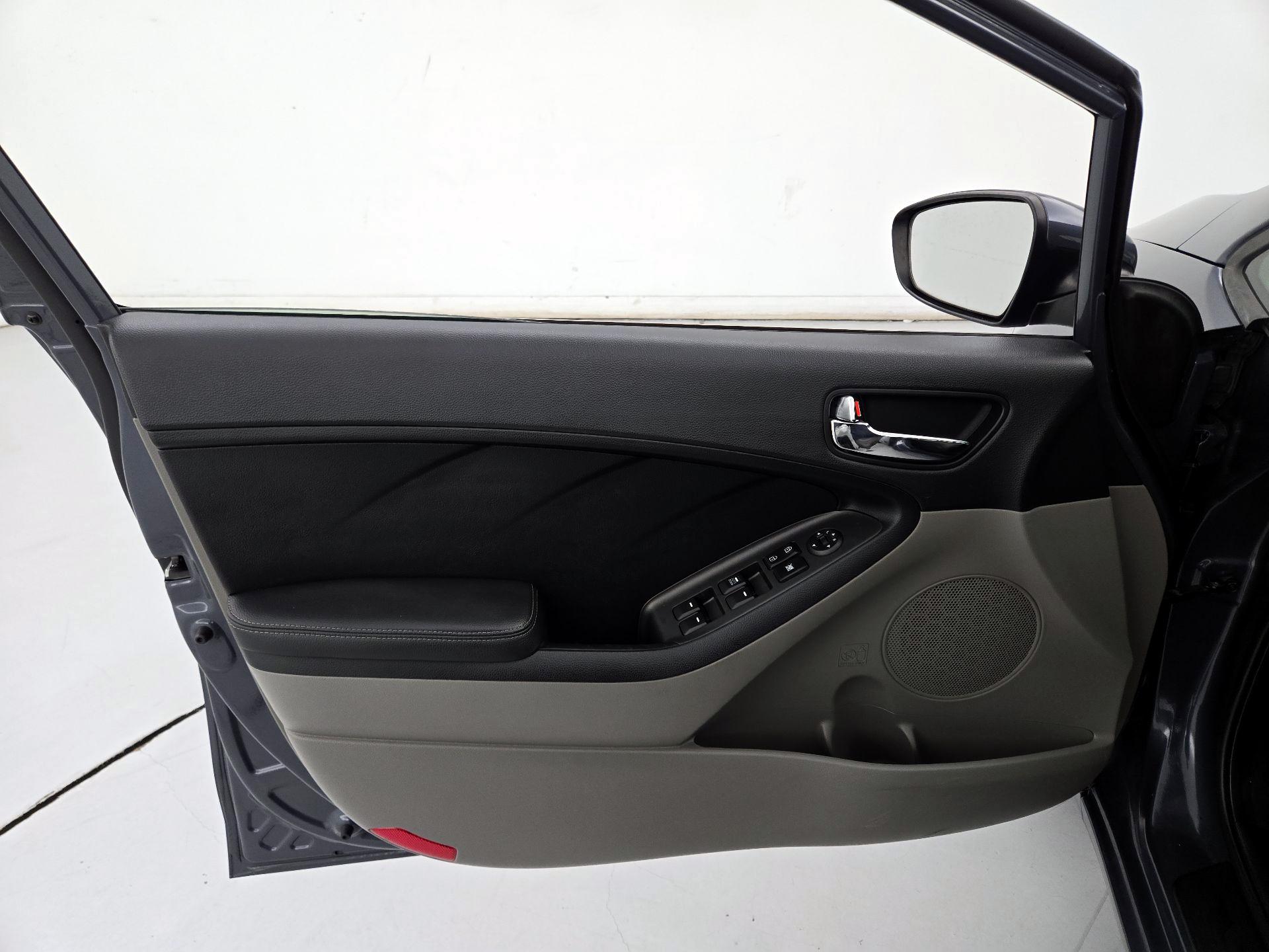 Thumbnail: 2015 Kia Forte - 12