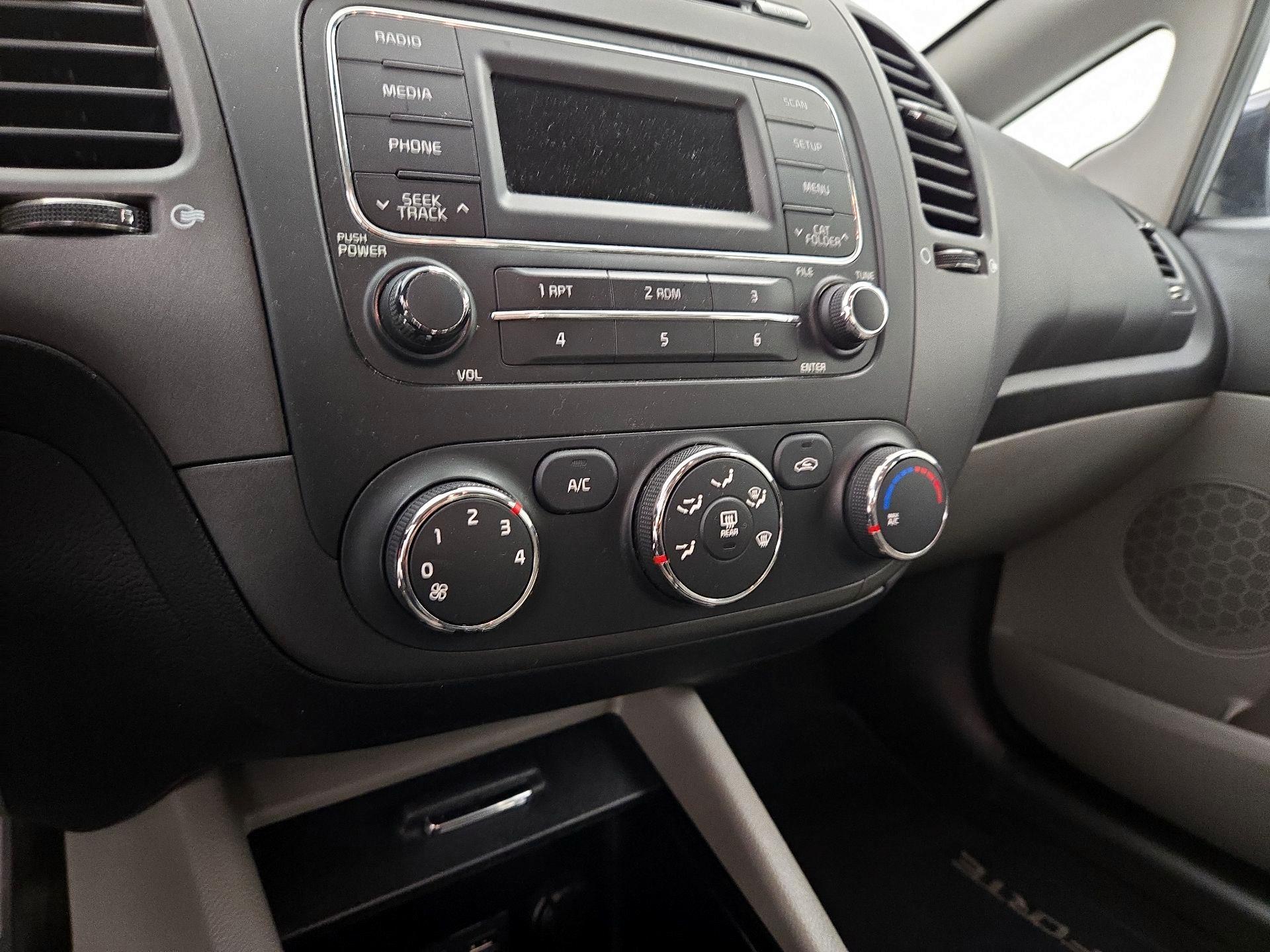 Thumbnail: 2015 Kia Forte - 15