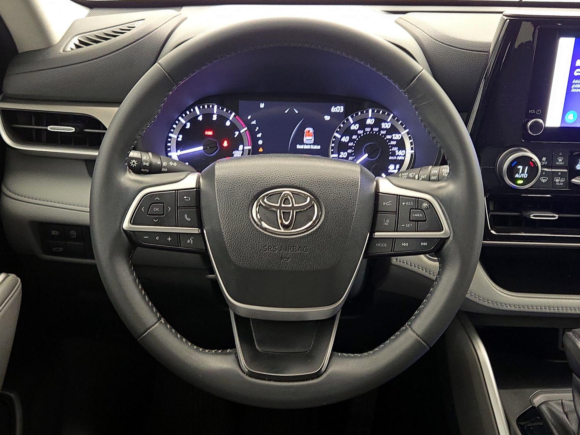 Thumbnail: 2023 Toyota Highlander - 10
