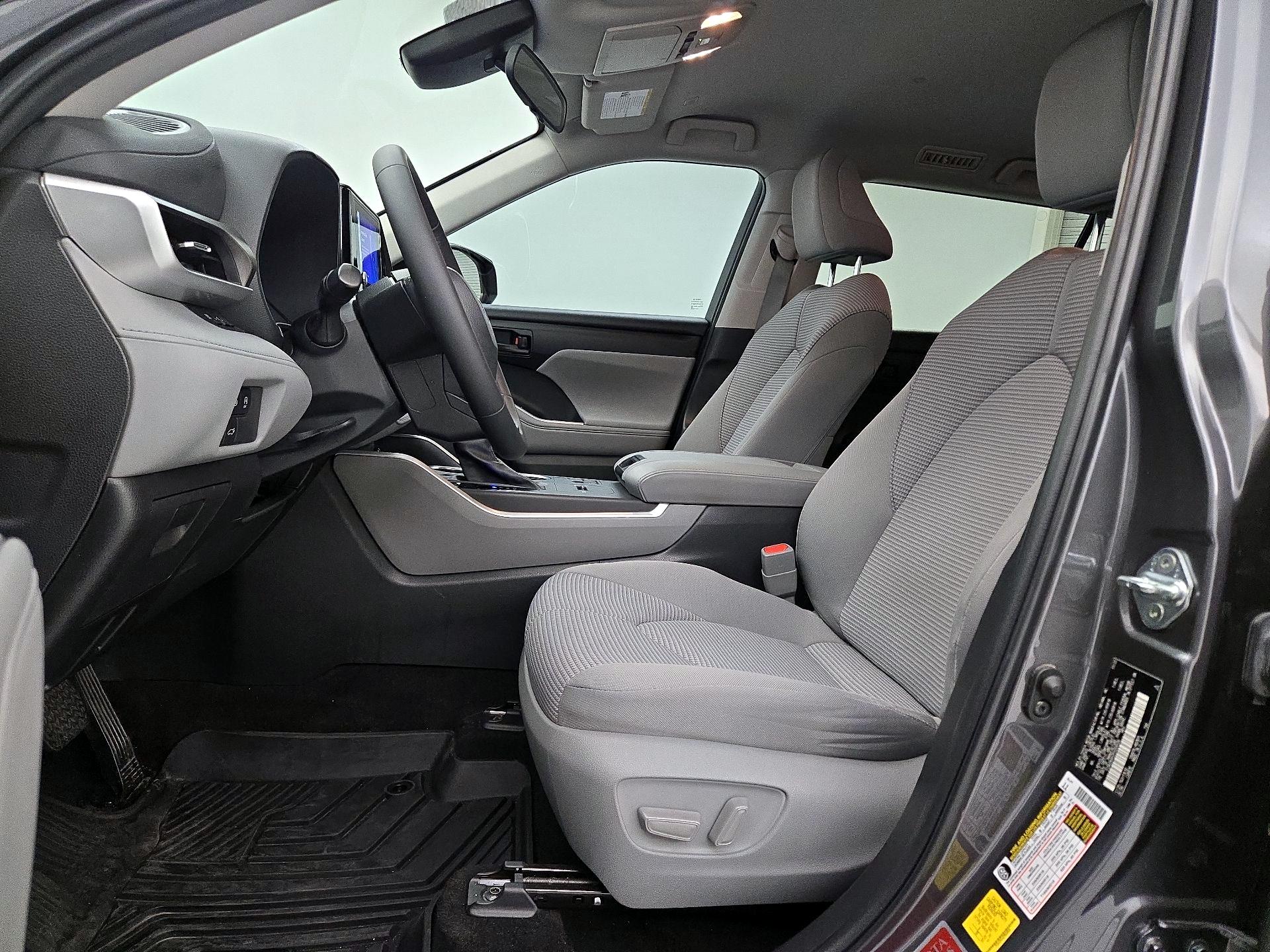 Thumbnail: 2023 Toyota Highlander - 11