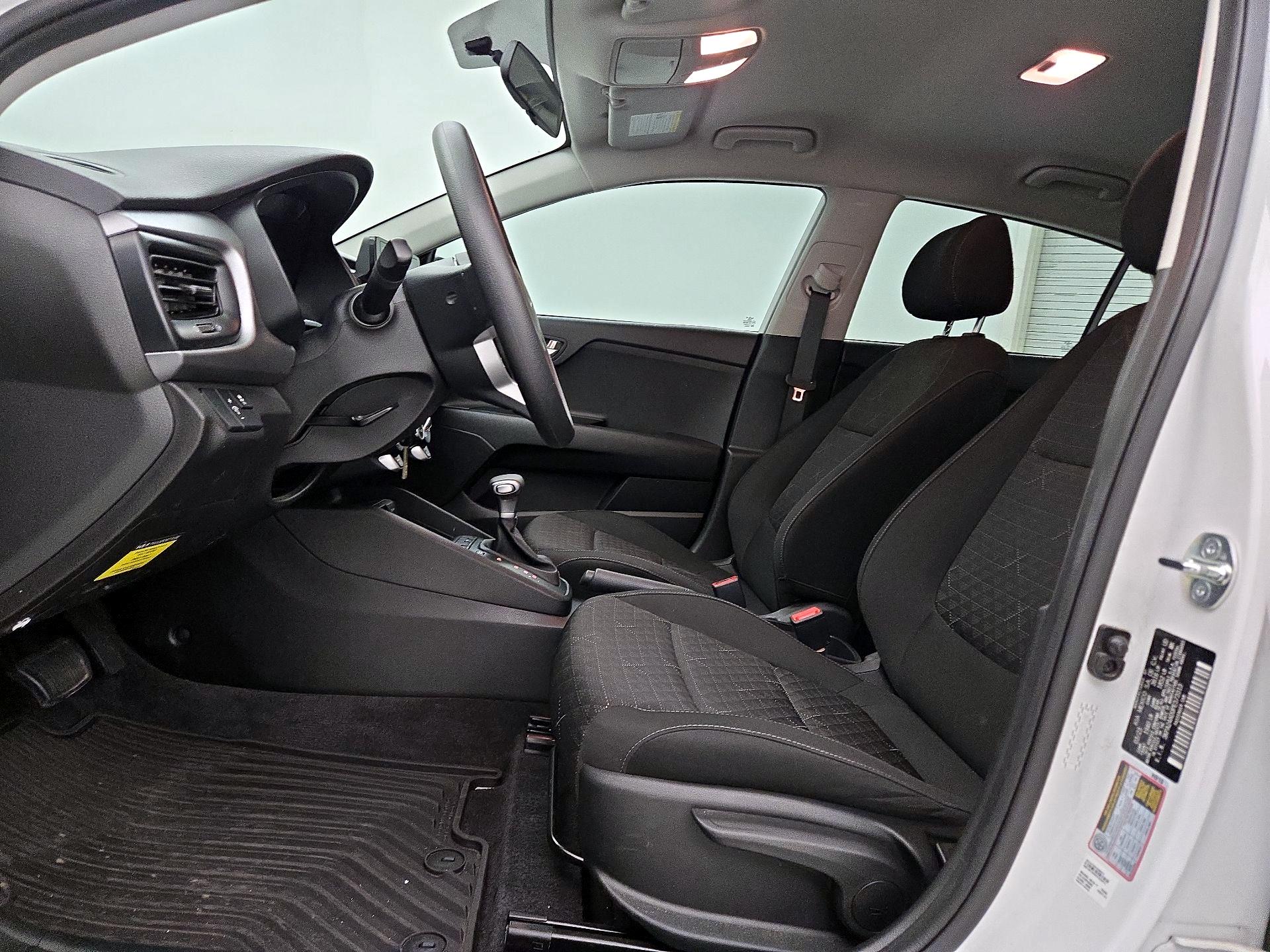 Thumbnail: 2023 Kia Rio - 11