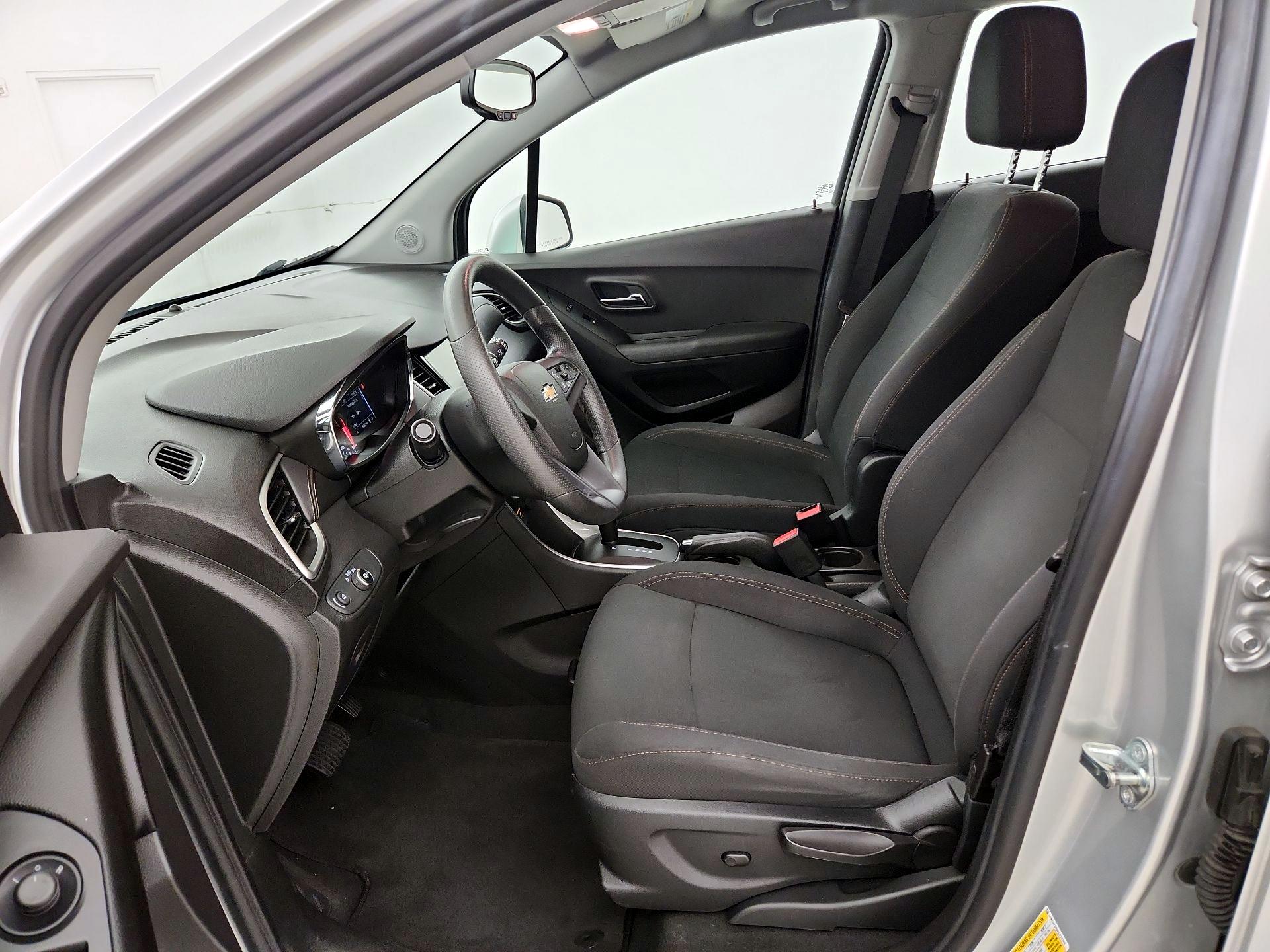 Thumbnail: 2017 Chevrolet Trax - 9