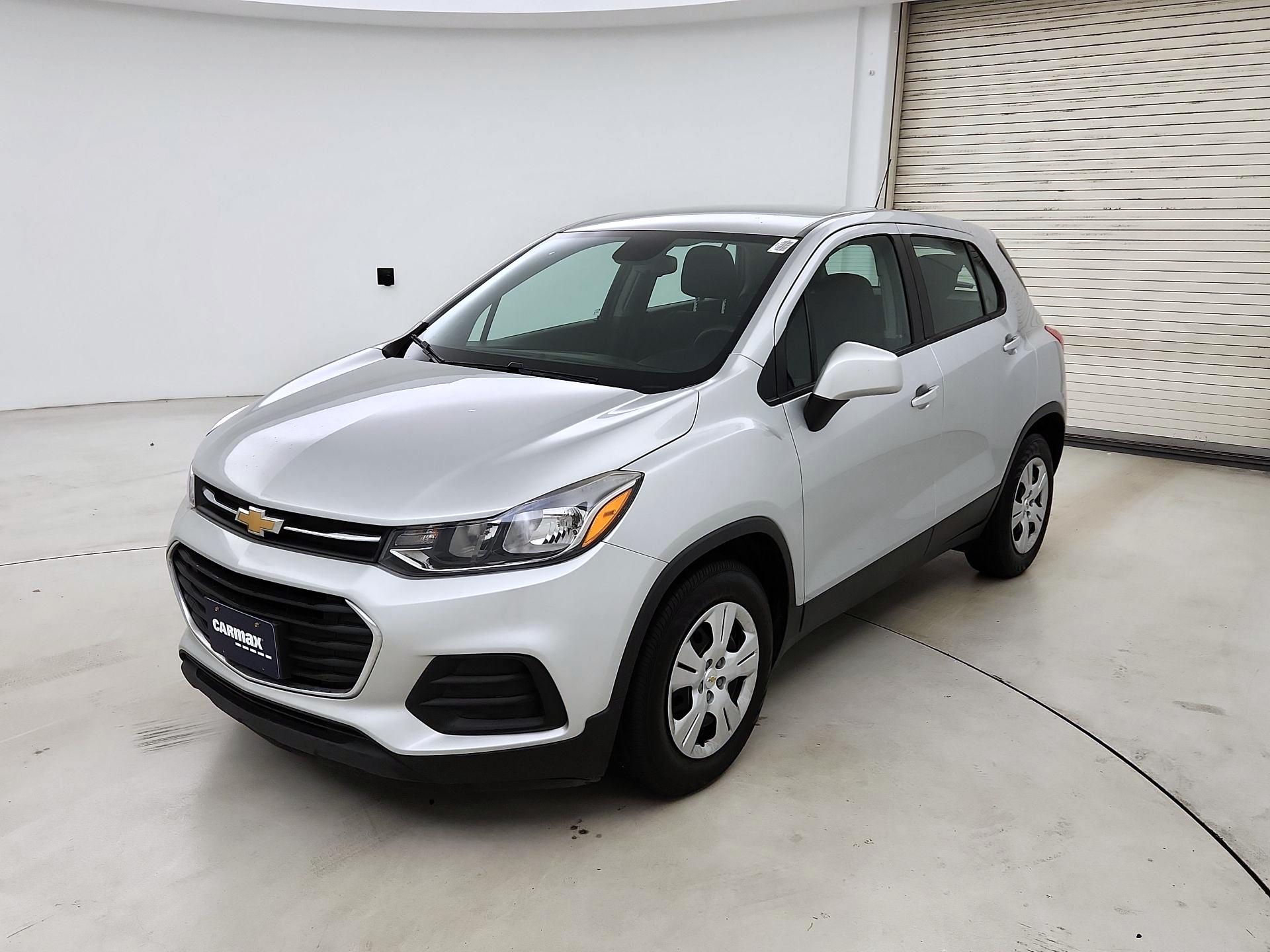 Thumbnail: 2017 Chevrolet Trax - 3