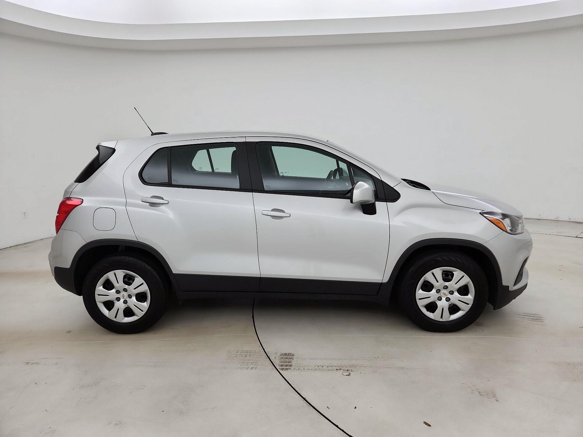 Thumbnail: 2017 Chevrolet Trax - 4