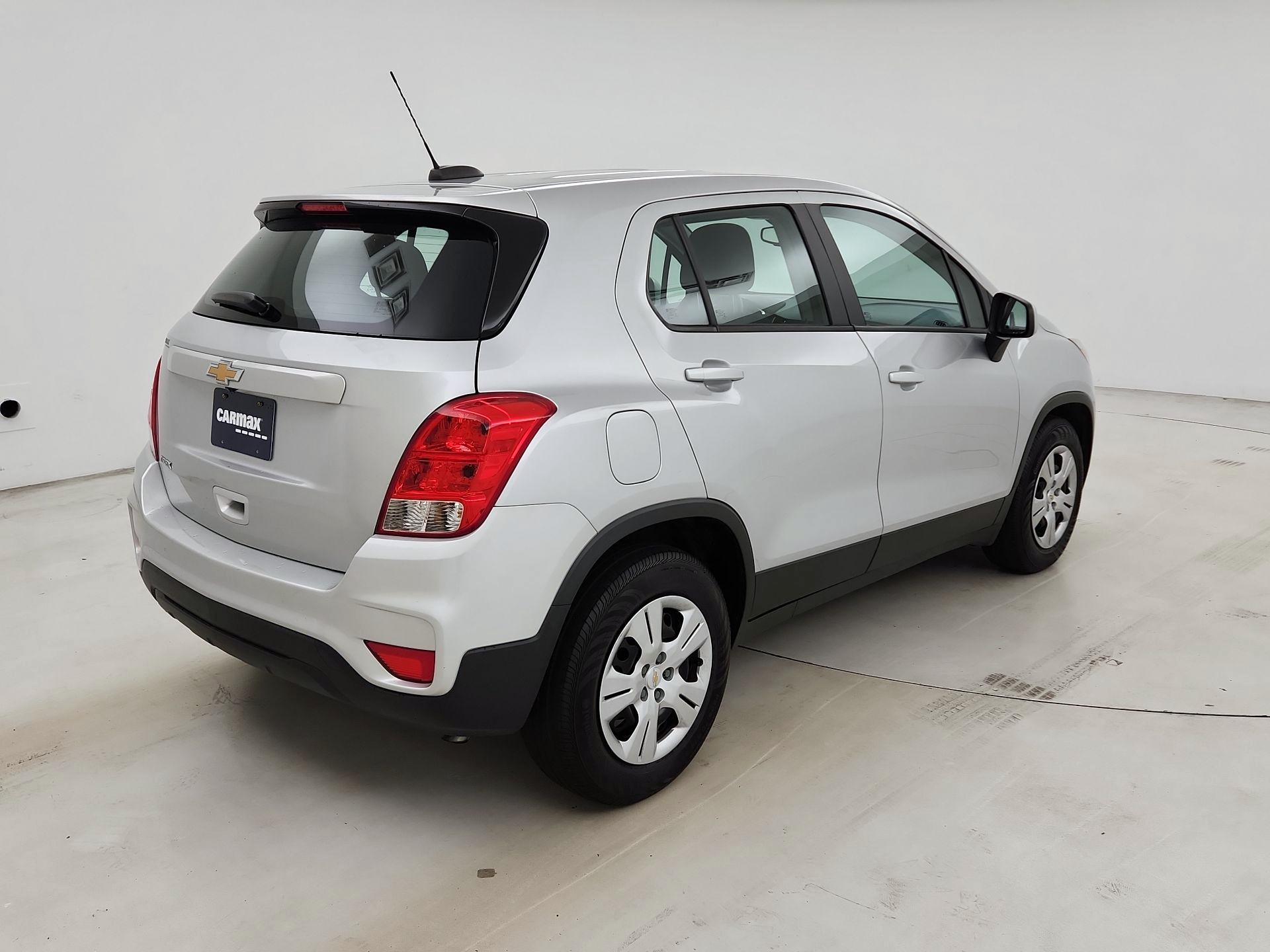 Thumbnail: 2017 Chevrolet Trax - 5