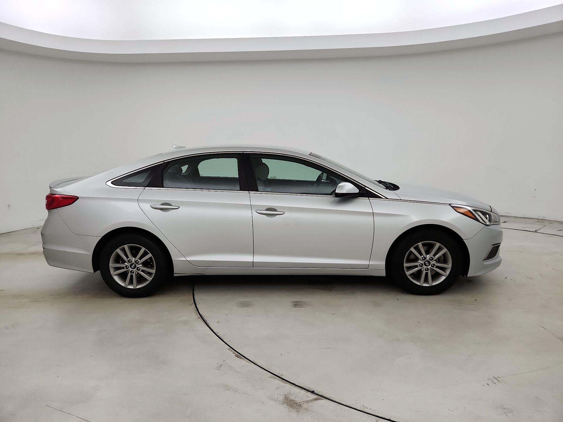 Thumbnail: 2016 Hyundai Sonata - 4